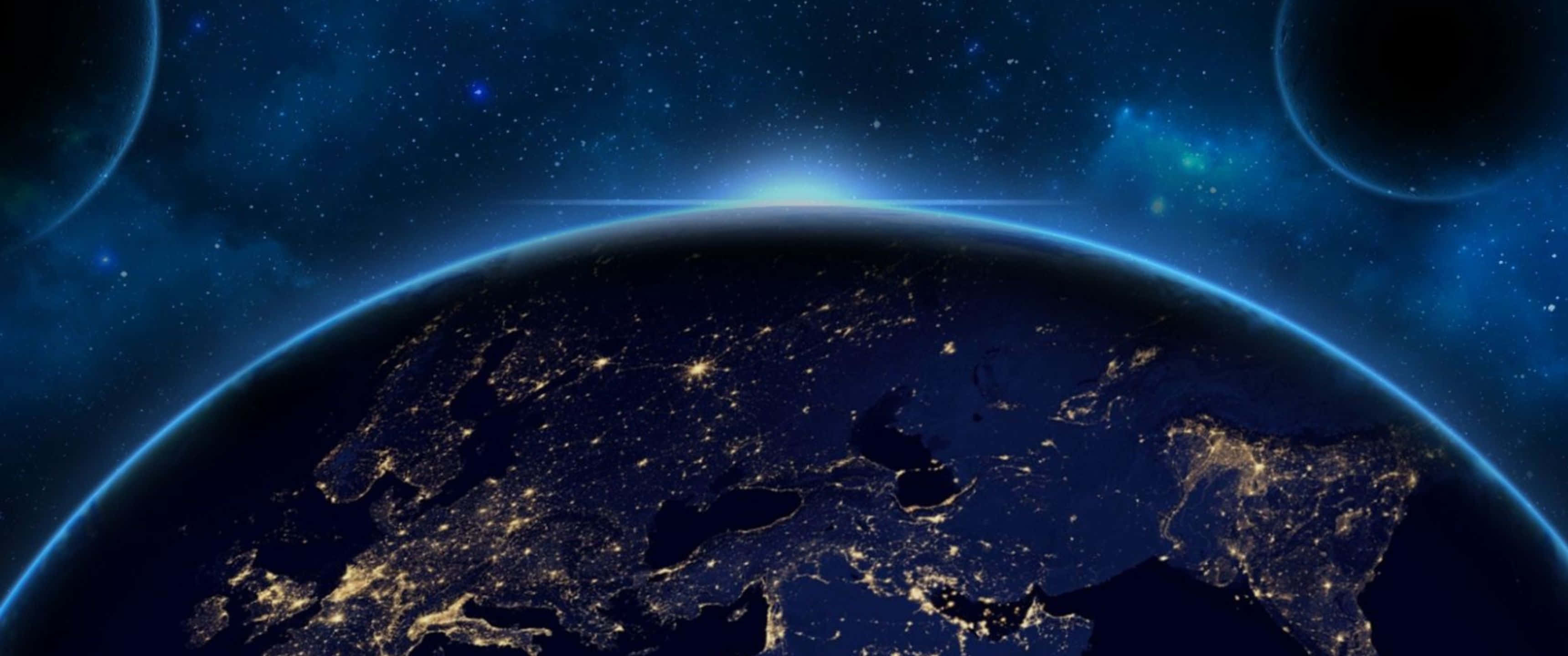 探索藍色宇宙的奧秘 壁紙 — 從太空俯瞰地球夜晚的壯麗景色，城市燈光閃爍，星空宇宙背景。