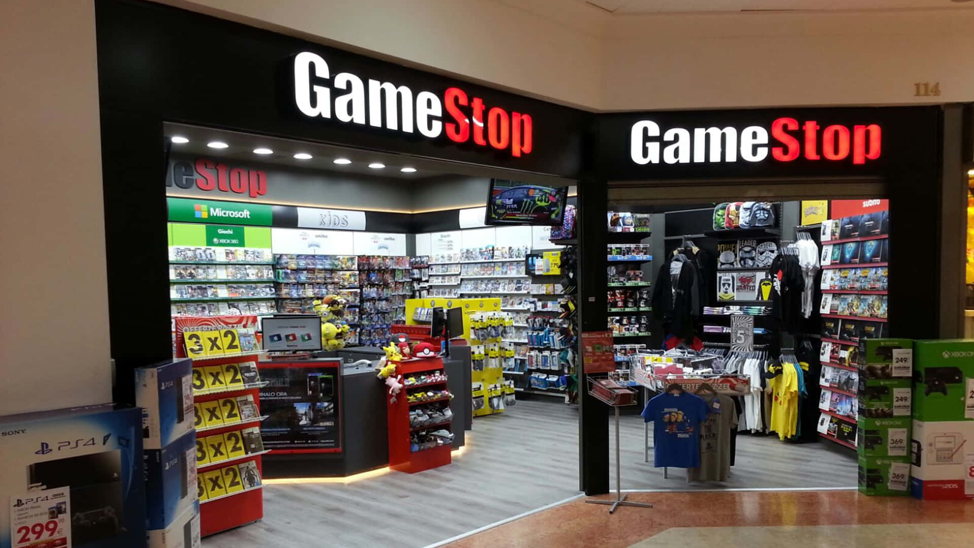 探索遊戲的極限 壁紙 — 商場內GameStop店舖入口，設有鮮紅色招牌和擺滿電子遊戲及商品的貨架。