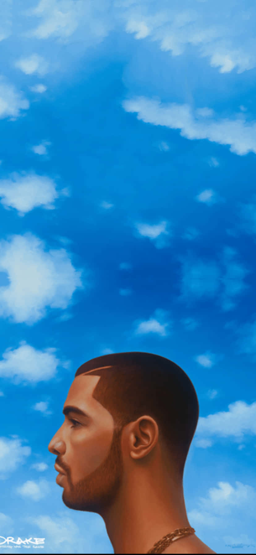 側面輪廓的男人仰望有白雲的明亮藍天。