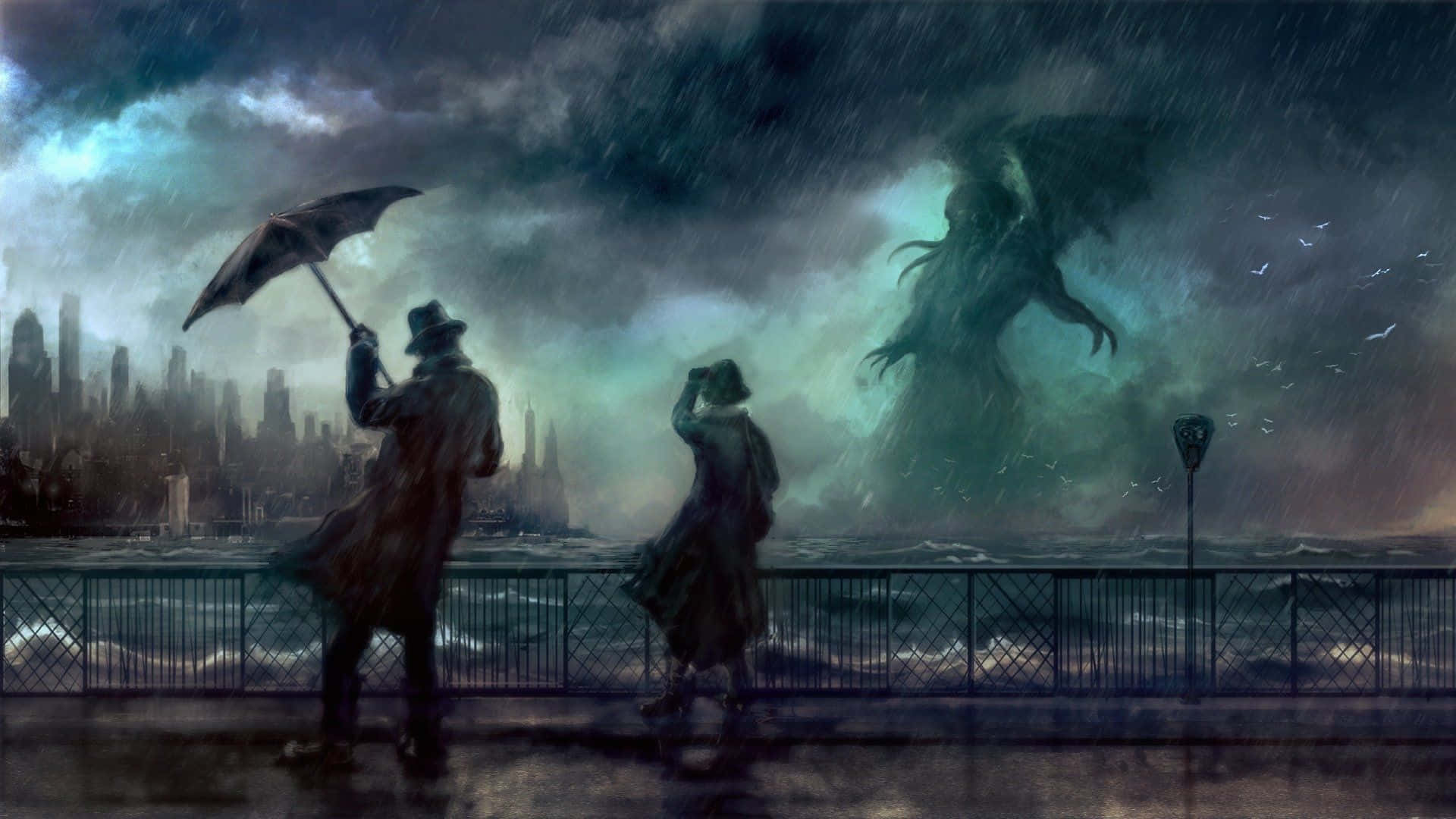 揭開H.P. 戈克的奧秘 壁紙 — 兩個撐著雨傘的人站在濕滑的碼頭上，看著一個巨大的海怪從城市天際線附近的暴風雨中升起。