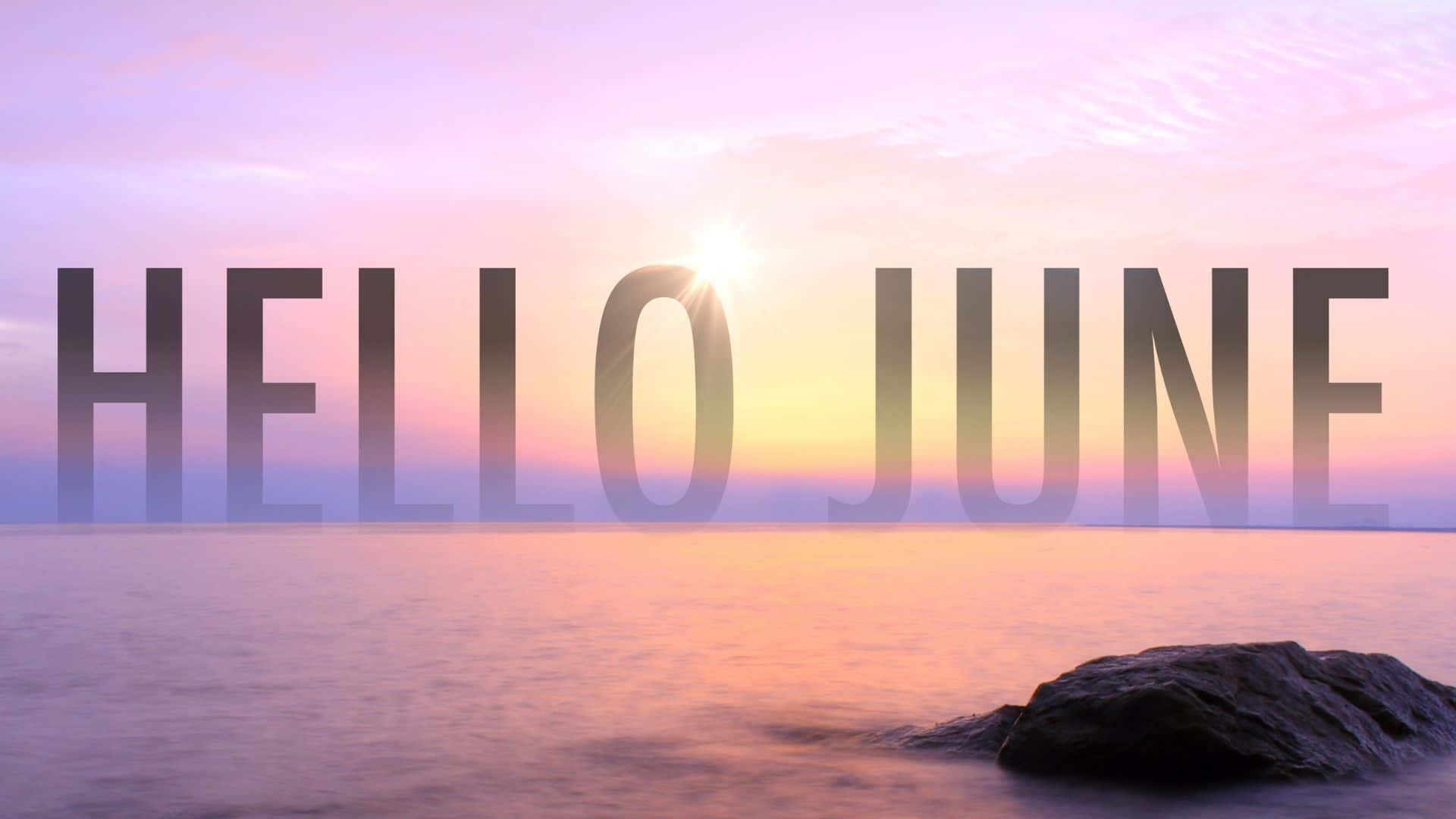 海洋上的日出，帶有 'HELLO JUNE' 文字覆蓋。