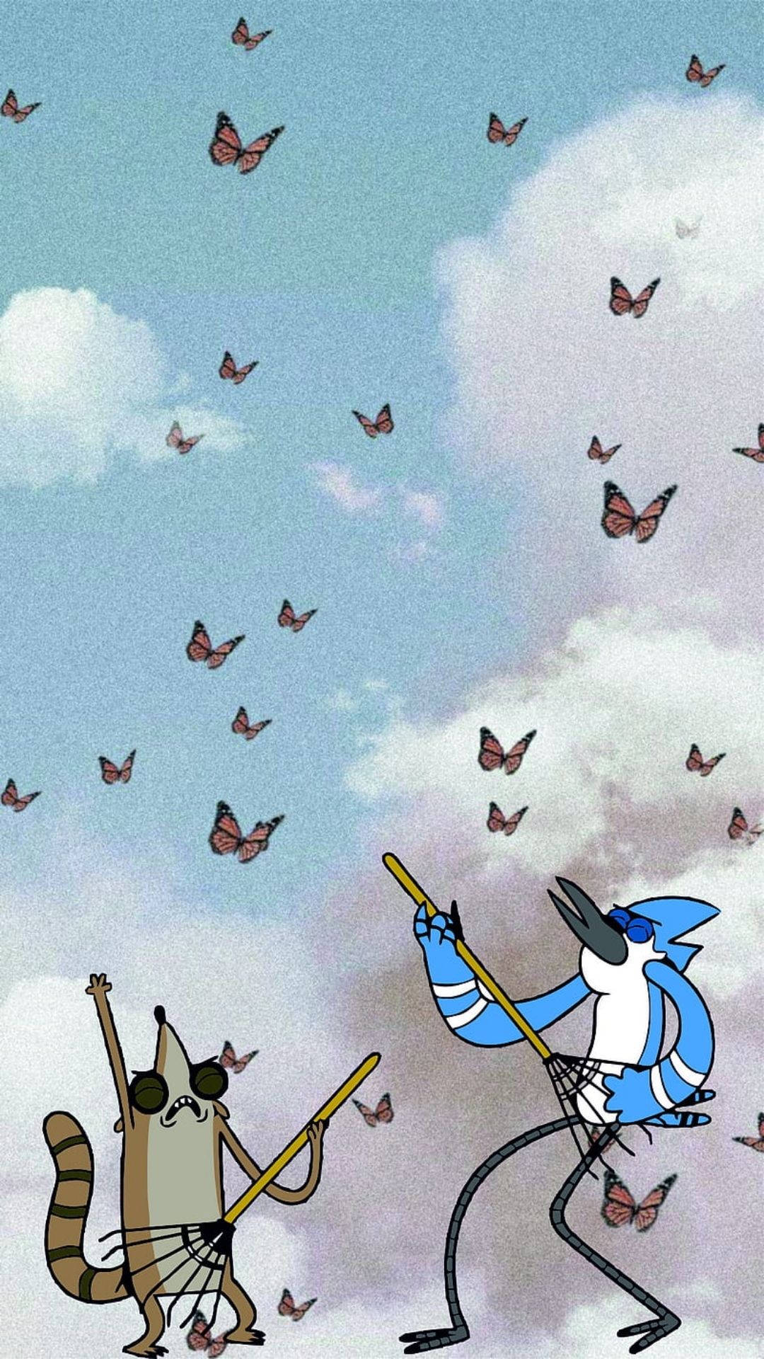 搖滾的 Regular Show 壁紙 — 兩個卡通角色在橙黃色蝴蝶群中，以棍棒打鬥，背景是陰雲密佈的天空。