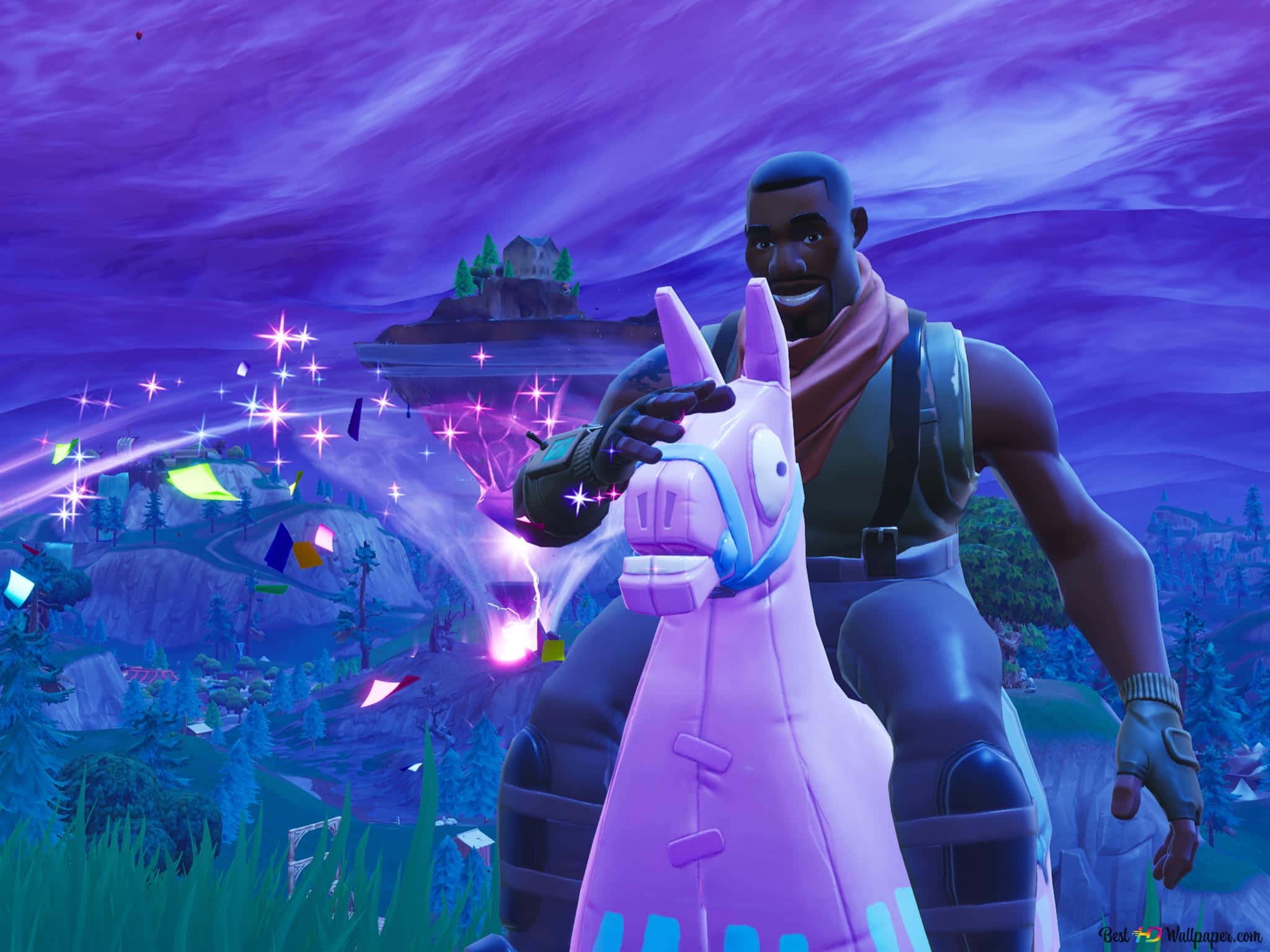 搞笑《Fortnite》男角色騎著粉紅派對圖 壁紙 — 一個Fortnite角色騎著發光的粉紅色羊駝，穿越充滿浮島和閃爍效果的紫色暮色景觀。