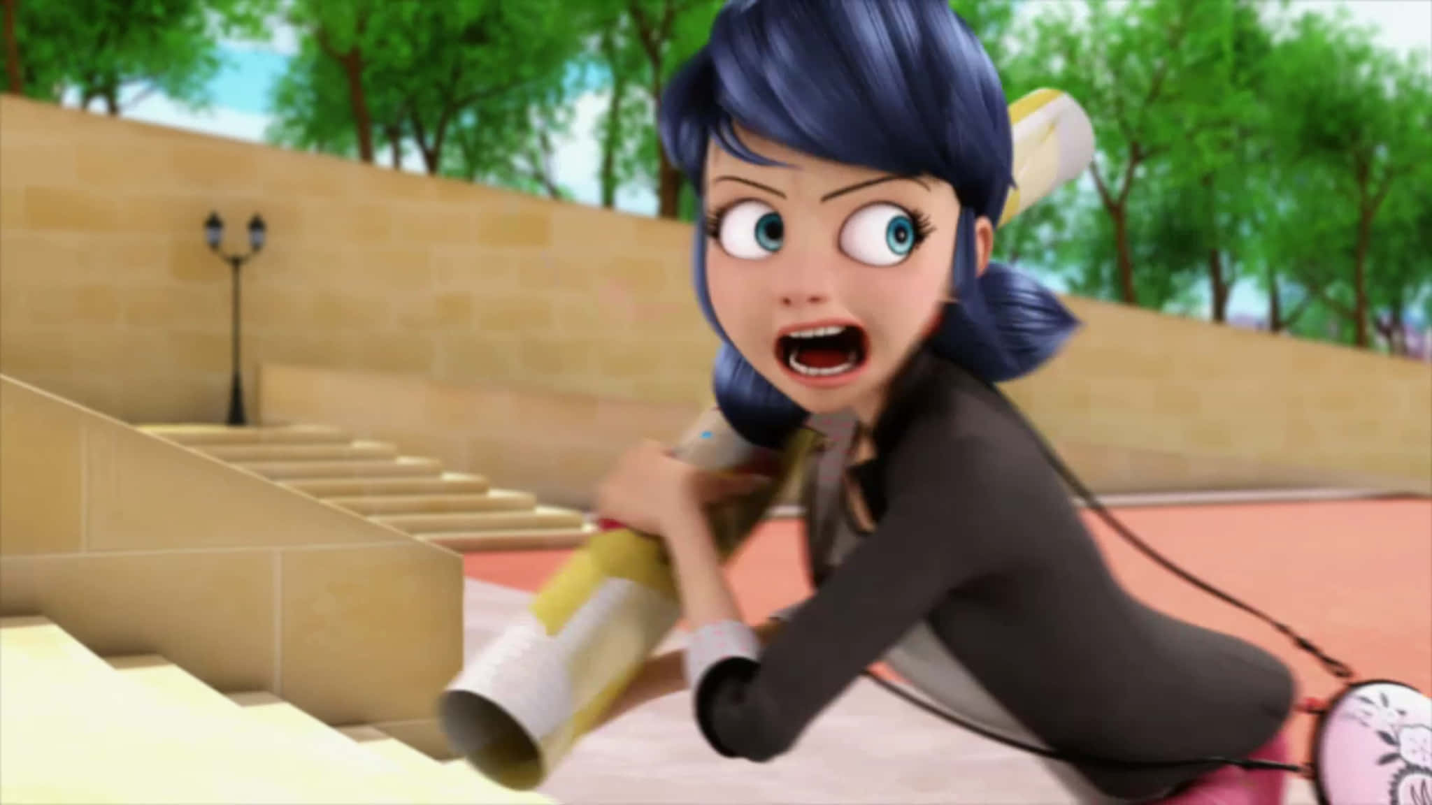 搞笑《Miraculous Ladybug》怒臉圖 壁紙 — 一個驚訝的動畫女孩，藍色頭髮，拿著一卷捲起的卷軸滑下石階。
