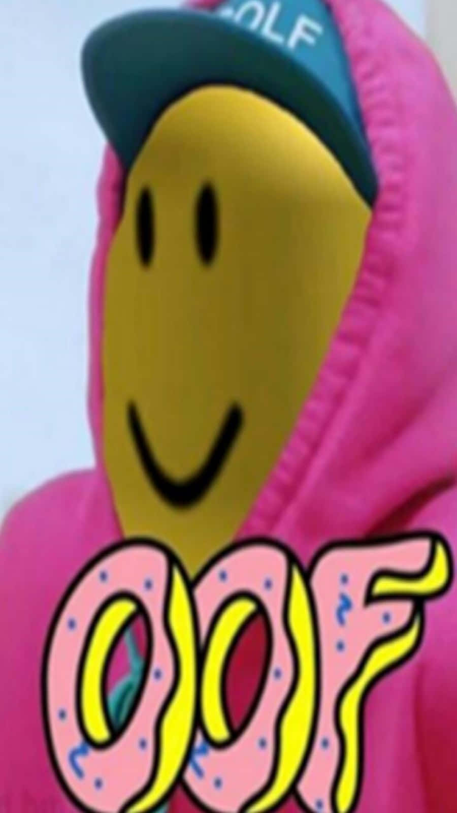 搞笑Emoji Roblox角色圖 壁紙 — 一名身穿粉紅色連帽衫、戴著黃色笑臉口罩和藍色帽子的人，上面有一個大的粉紅色「OOF」圖案。