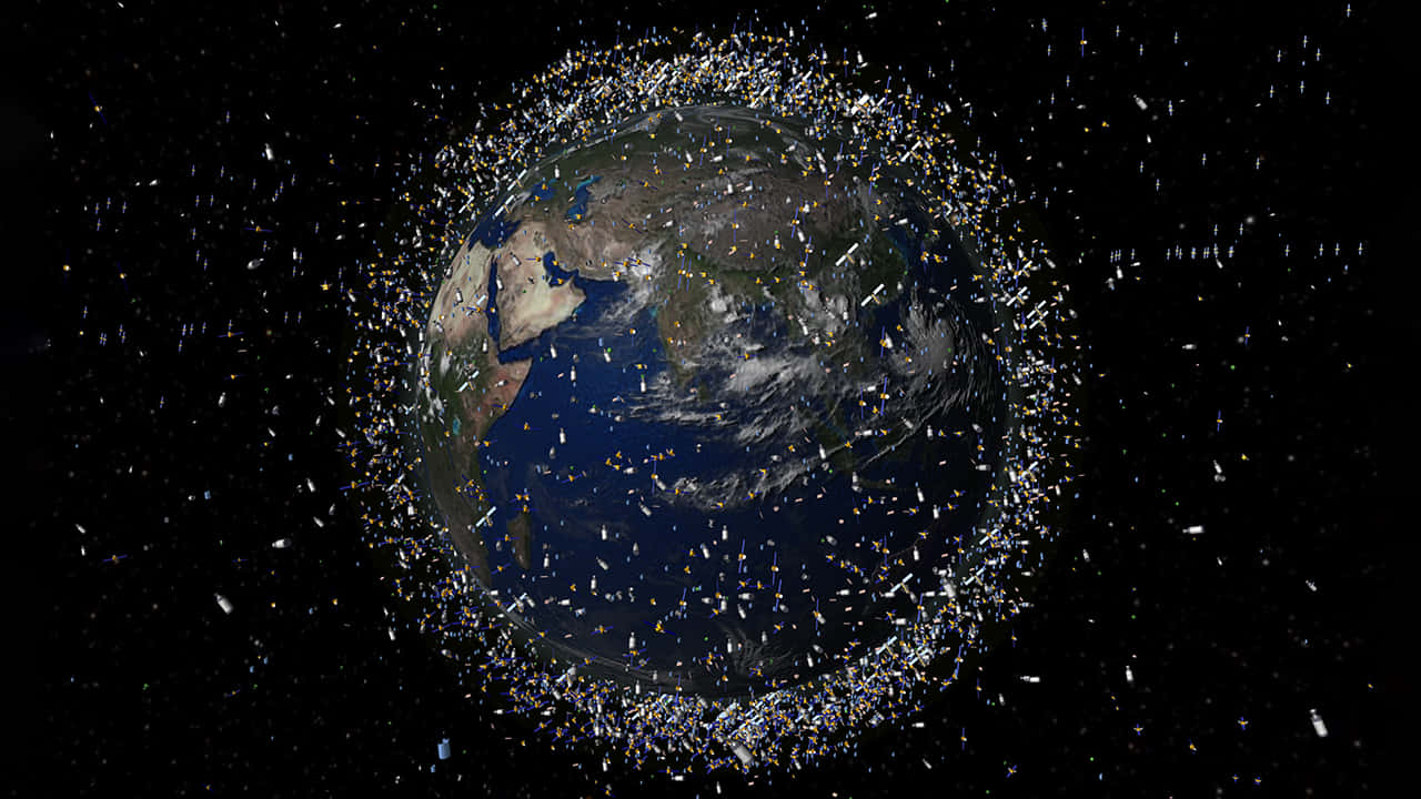 搭乘衛星探索太空 壁紙 — 從太空看到的地球，被密集的人造衛星環繞，背景是黑色虛空。