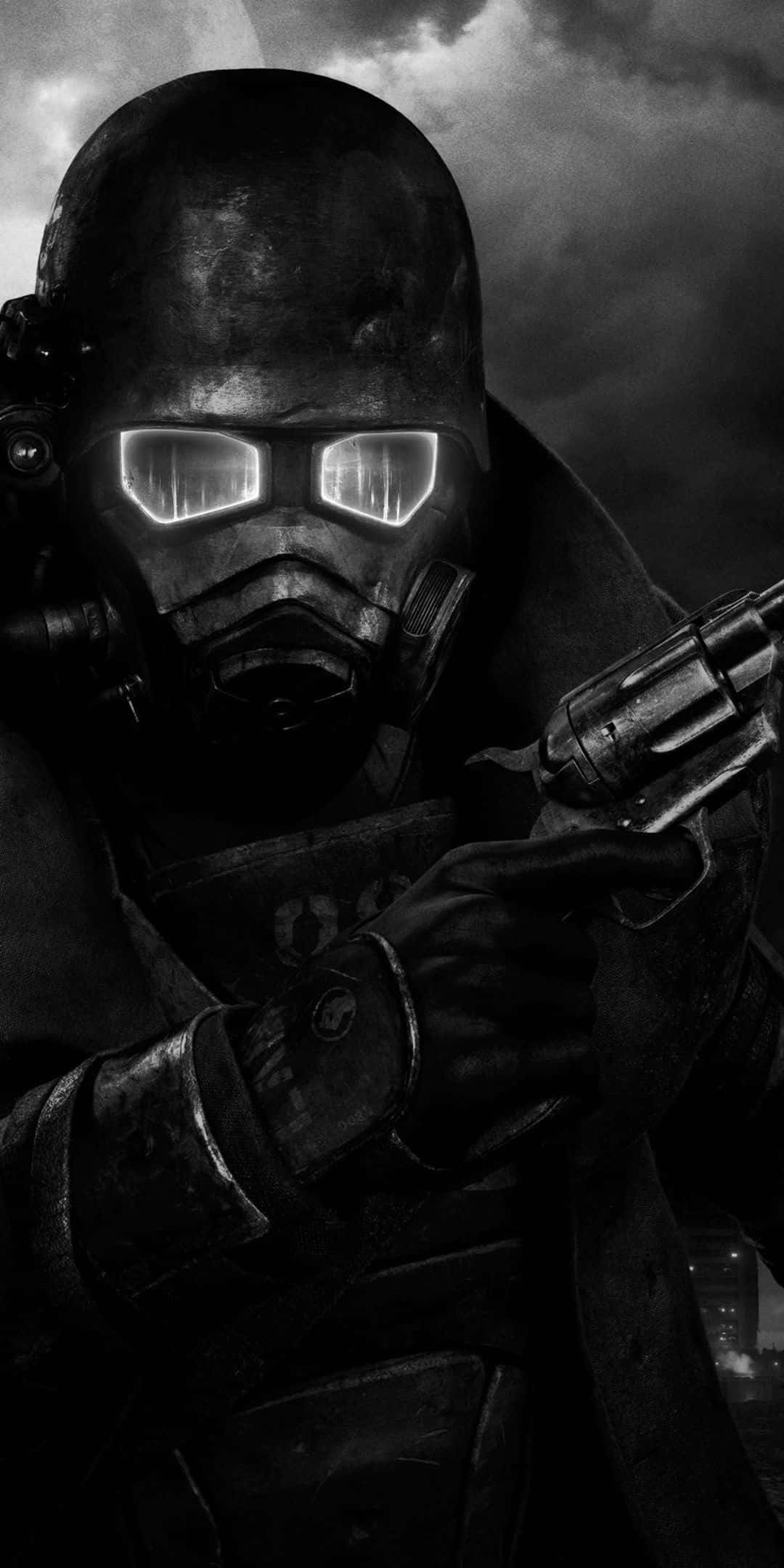 搭配 Pixel 3 與 Fallout 76，享受頂級遊戲體驗 壁紙 — 一個戴著防毒面具、眼睛發光的神秘人物，在暴風雨的天空下拿著左輪手槍。