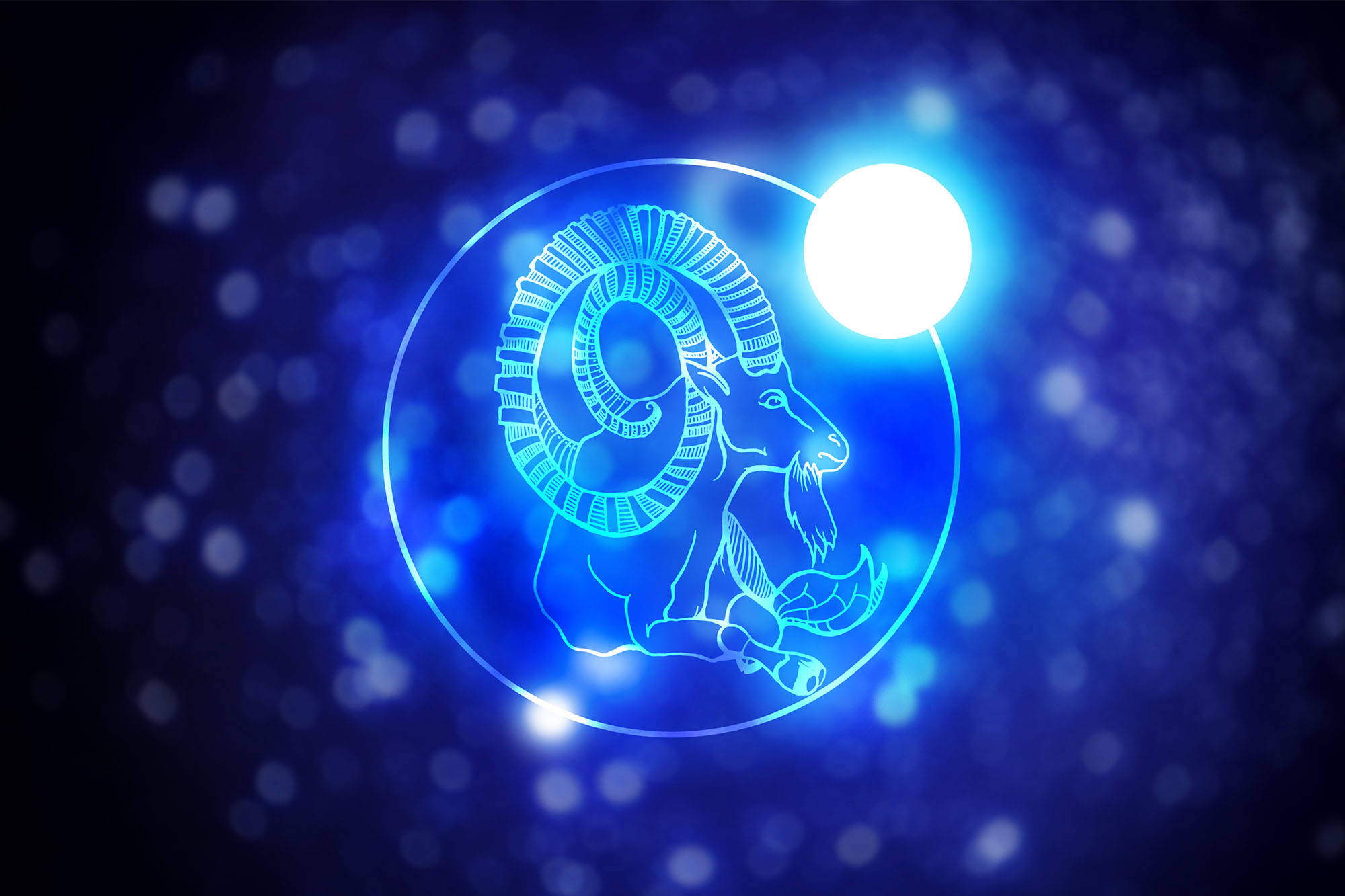 摩羯座美學星座符號 壁紙 — 一個發光的藍色線條藝術公羊星座符號在星光燦爛的宇宙背景和明亮的太陽照耀下閃耀。