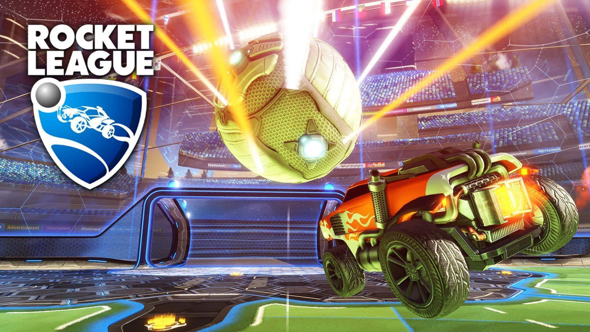 擁抱你對 Rocket League 的熱愛 壁紙 — 一輛火熱的橙色火箭車在霓虹燈照亮的體育場競技場中，朝著發光的足球飛馳。