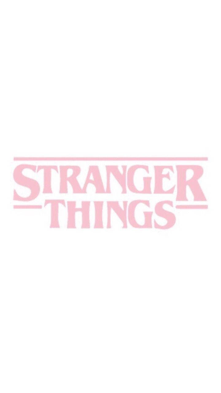 白色背景上的粉紅色 Stranger Things 標誌