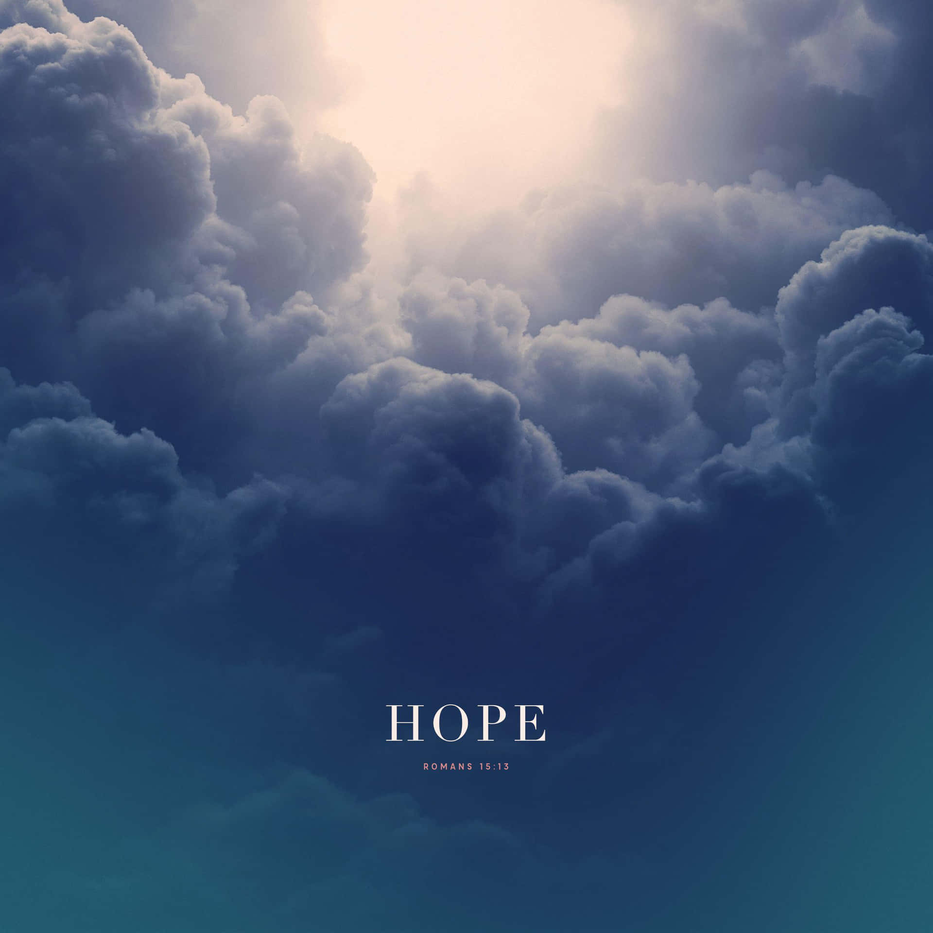 烏雲散開，露出陽光，帶有希望一詞和羅馬書15:13。