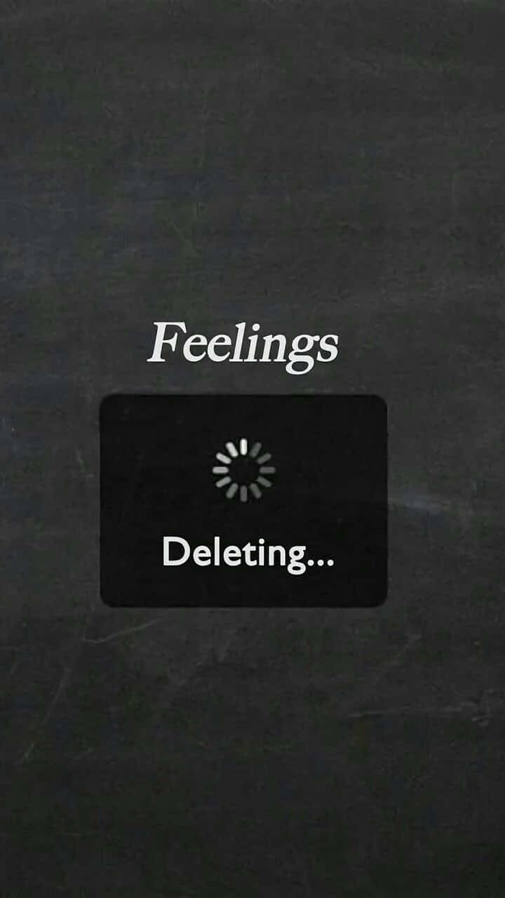 「擁抱灰天：悲傷美學」 壁紙 — 深色紋理背景顯示單詞 Feelings，上方有一個黑色按鈕，顯示載入旋轉器和文字 Deleting...