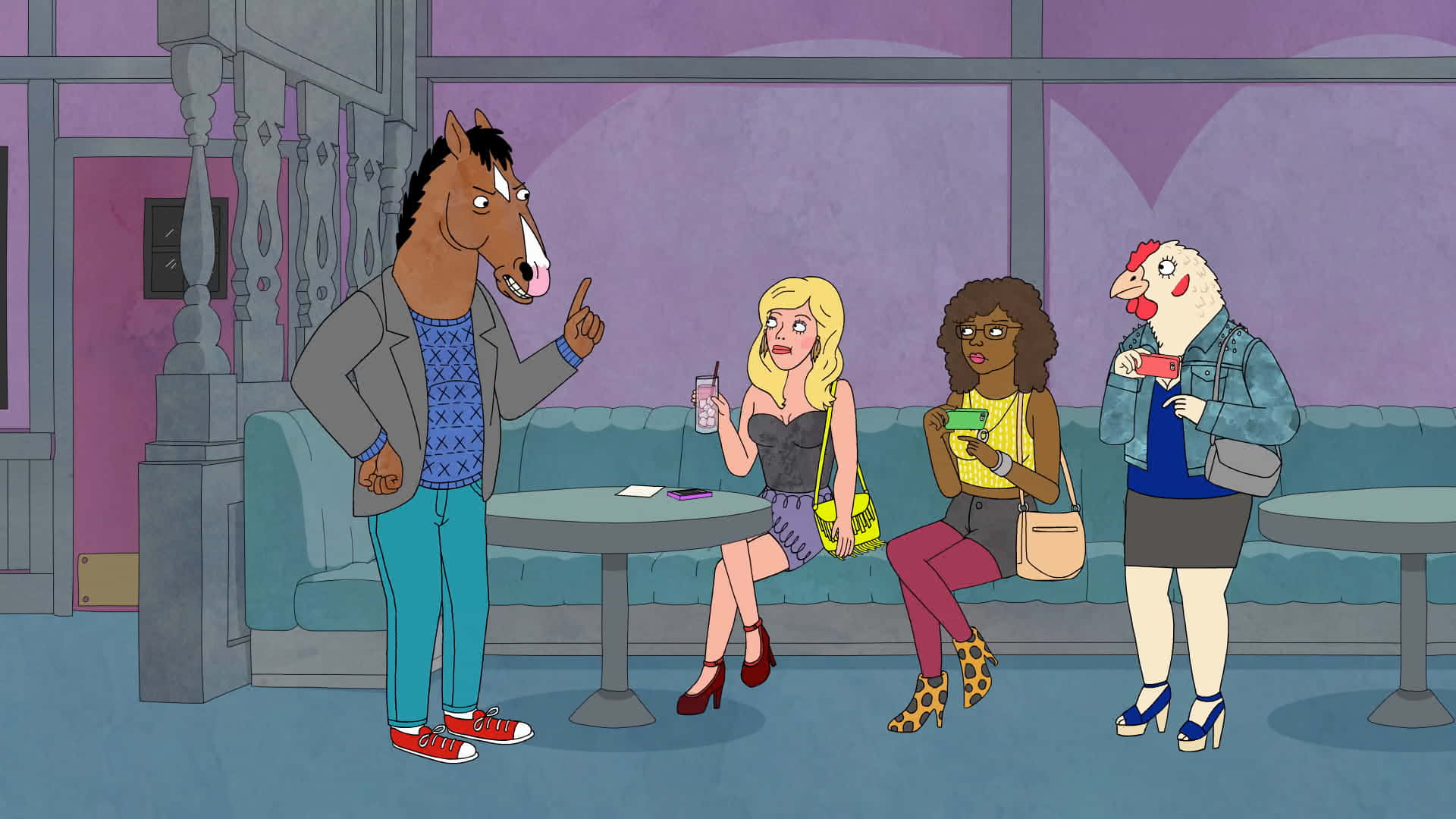 擁抱生命旅程中的BoJack Horseman 壁紙 — 一匹穿著西裝外套的馬生動地向三位在咖啡桌旁的女士做手勢，其中一位是穿著牛仔外套的雞。