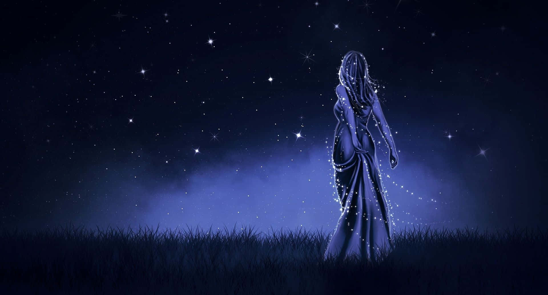 女子身穿星塵長裙站在夜空下的草地上