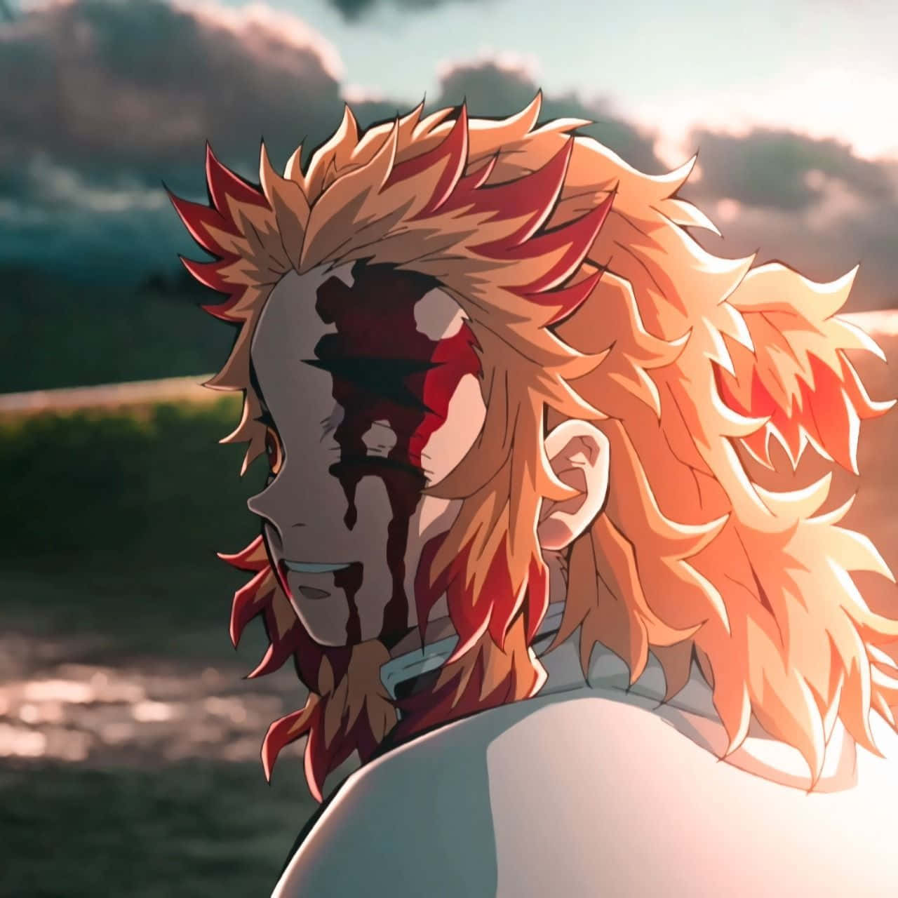 Rengoku Death 桌布 壁紙 — 擁有尖刺橙色頭髮和血跡斑斑臉孔的動漫角色，轉向水面上的日落。