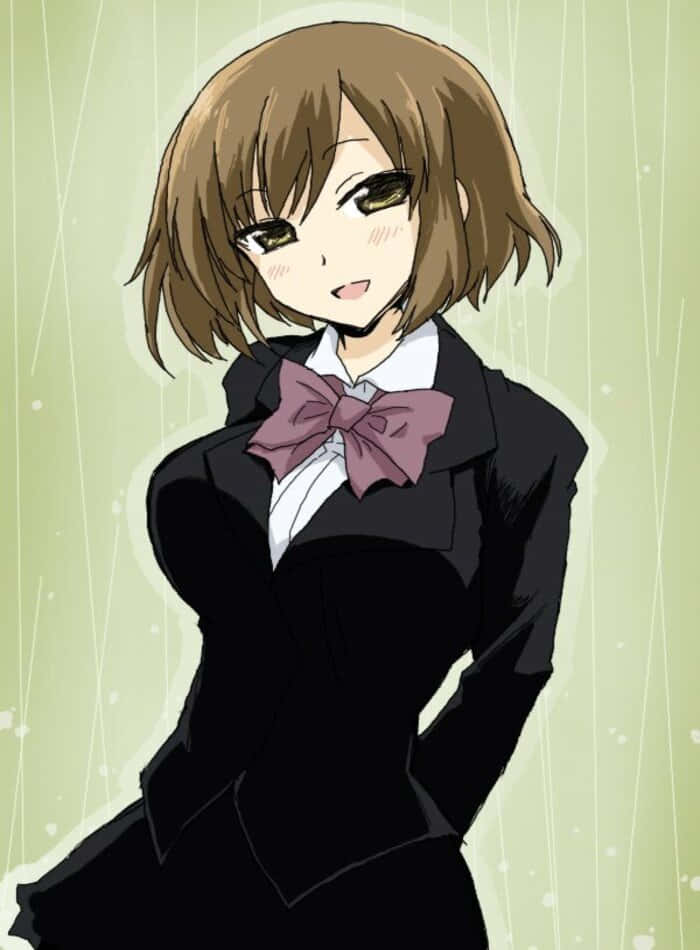 Haruhi Sasaki 桌布 壁紙 — 擁有棕色波波頭和金色眼睛的動漫女孩，穿著帶有紫色蝴蝶結的黑色校服，在淺綠色下雨的背景中溫柔微笑。