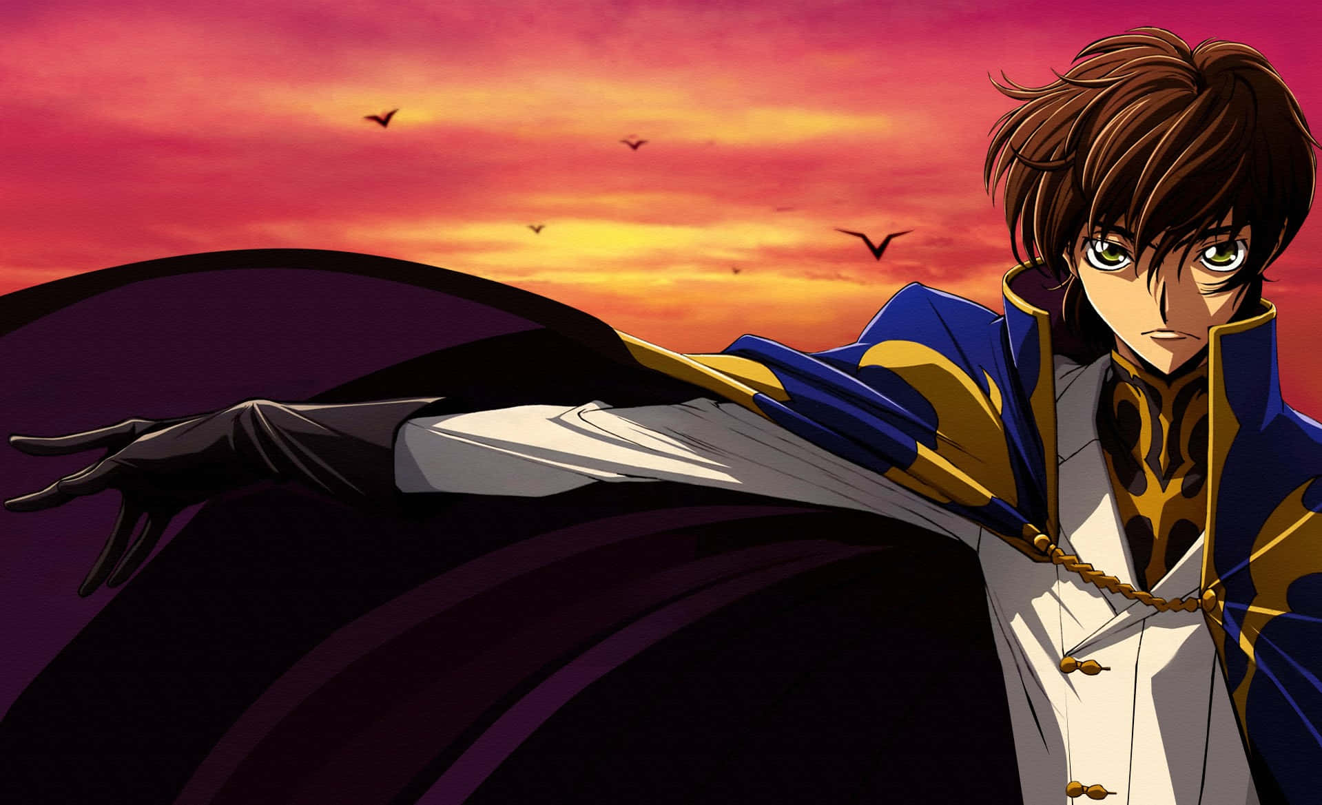 Suzaku Kururugi 桌布 壁紙 — 擁有綠色眼睛和棕色頭髮的動漫角色，站在鳥兒飛翔的熾熱日落天空前。