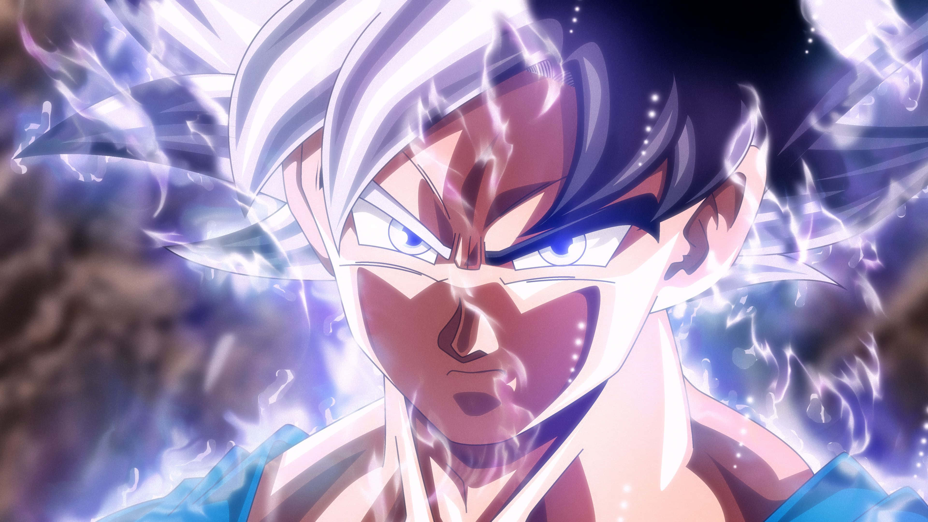 Mui Goku 桌布 壁紙 — 擁有銀色尖刺頭髮和發光藍色眼睛的動漫角色，在動態特寫中散發出強烈的能量。