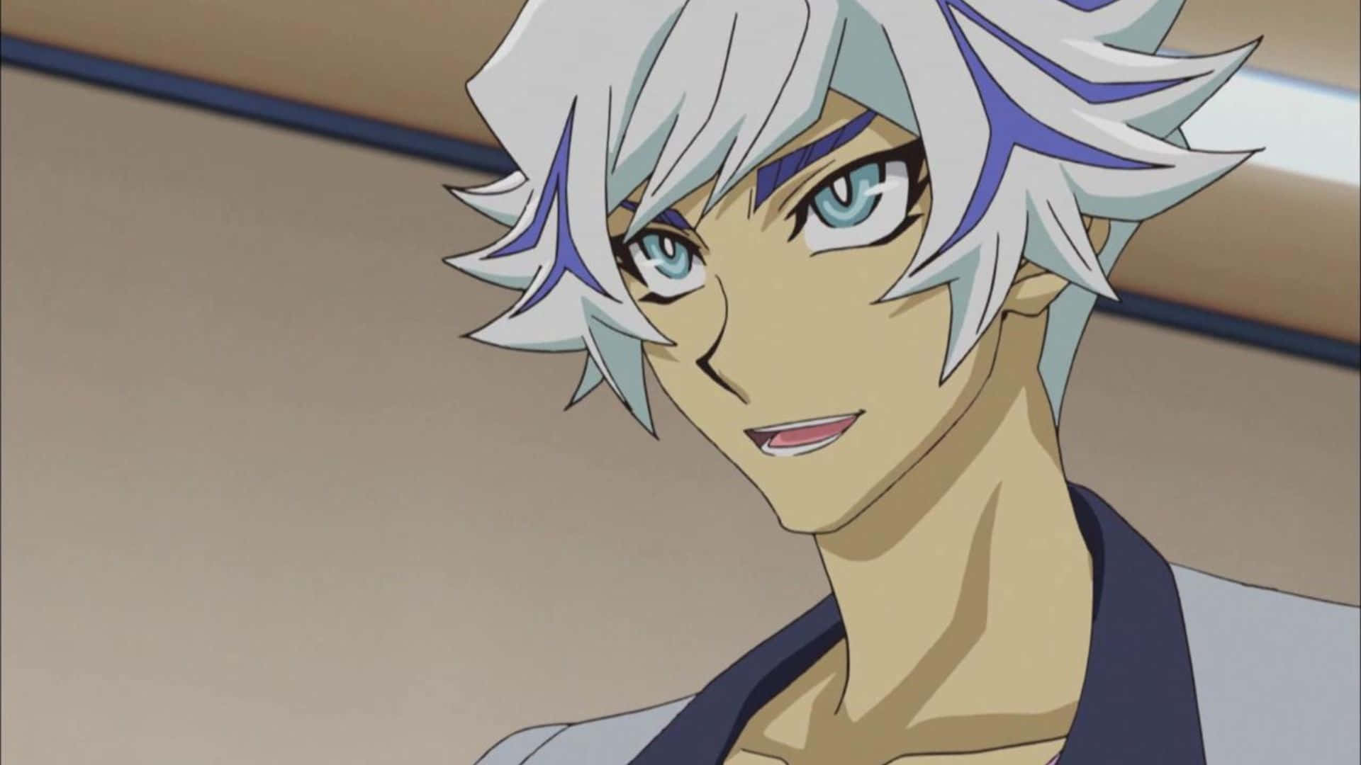 Ryoken Kogami 桌布 壁紙 — 擁有銀色尖刺頭髮和藍色眼睛的動漫角色在純米色背景前自信地微笑。