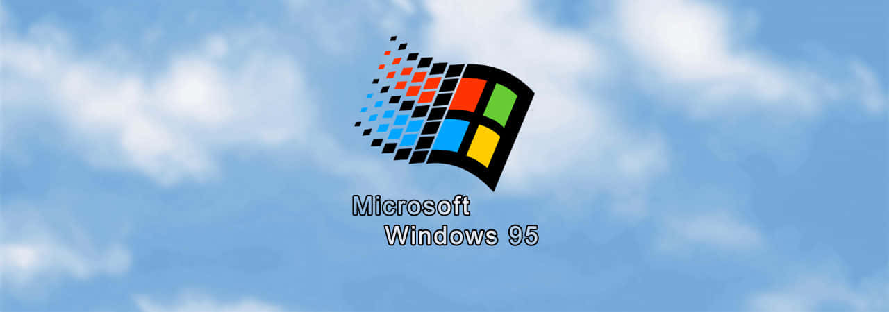 改變電腦科技的 Windows 95 壁紙 — 標誌性的 Microsoft Windows 95 標誌漂浮在明亮的藍天和蓬鬆的白雲之間。