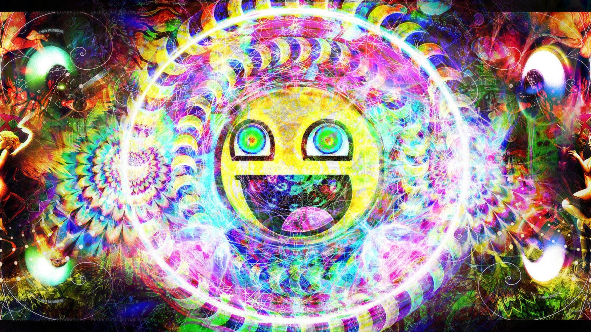 放鬆的嬉皮表情符號 壁紙 — 一幅迷幻數碼藝術作品，展示一個發光的黃色笑臉，帶有彩虹眼睛，周圍環繞著旋轉的分形圖案和霓虹燈光。