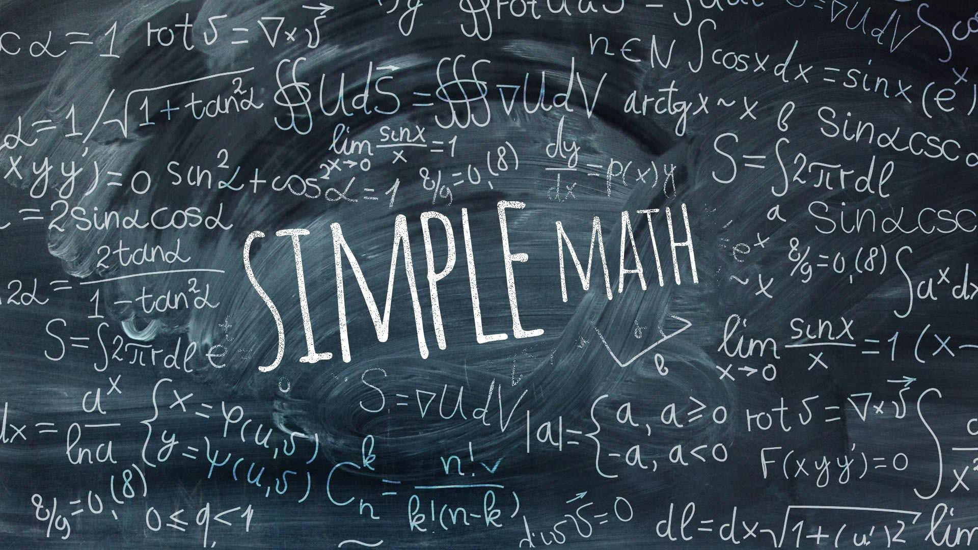 黑板被數學公式覆蓋，上面用白色大字寫著「SIMPLE MATH」。 — 數學 壁紙