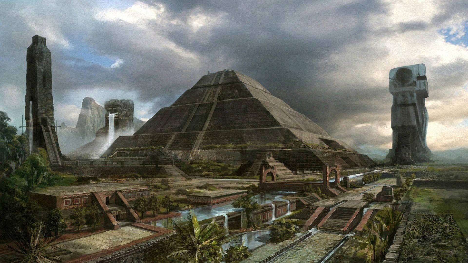 多雲天空下帶有水道的古代石金字塔遺址