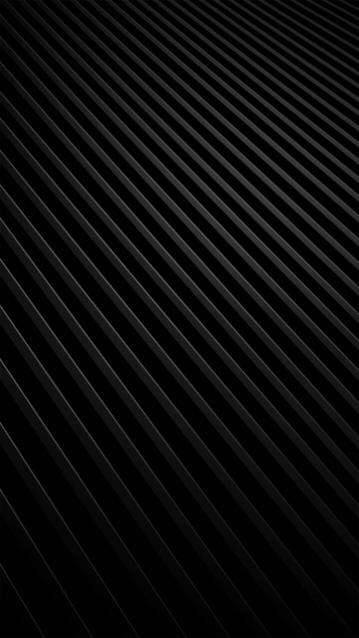 斜線黑灰iPhone壁紙 壁紙 — 對角黑色條紋搭配細微灰色亮點，營造出時尚簡約的抽象圖案。