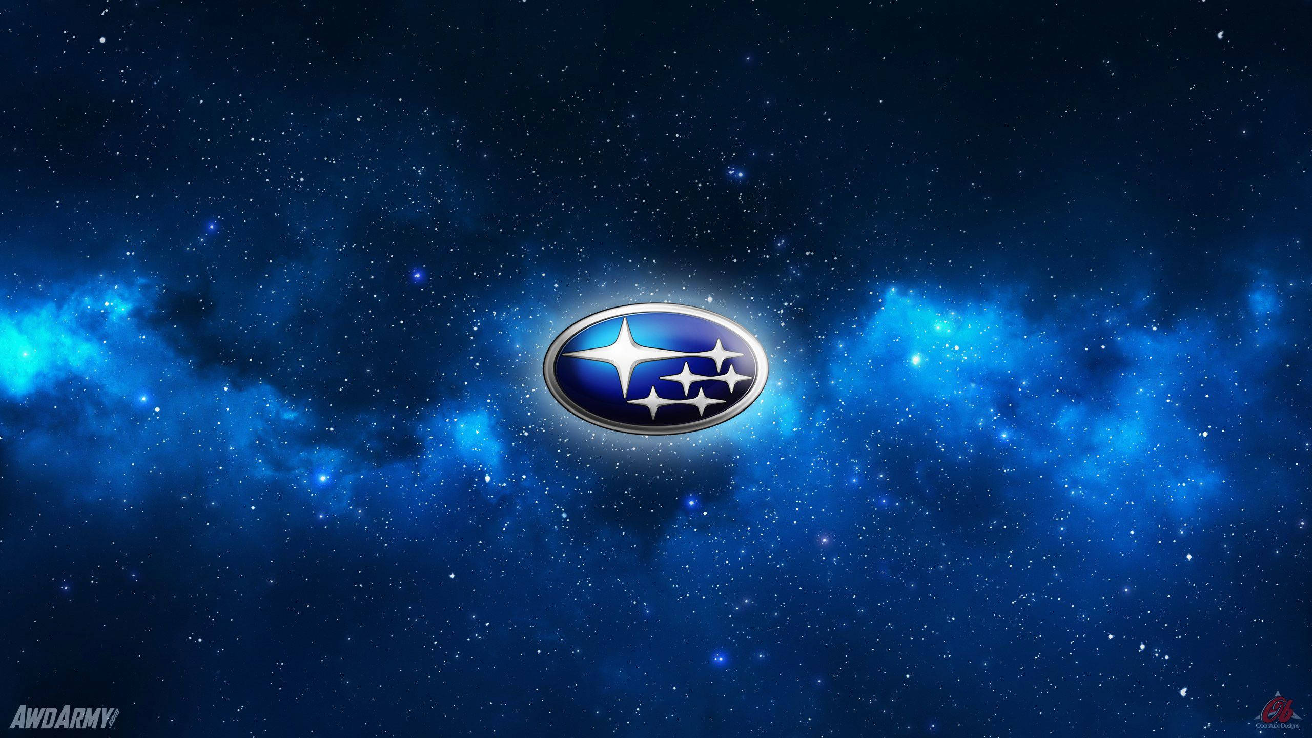 斯巴魯銀色徽章標誌 壁紙 — Subaru 標誌在充滿星星和宇宙雲的鮮豔藍色星雲中閃耀。