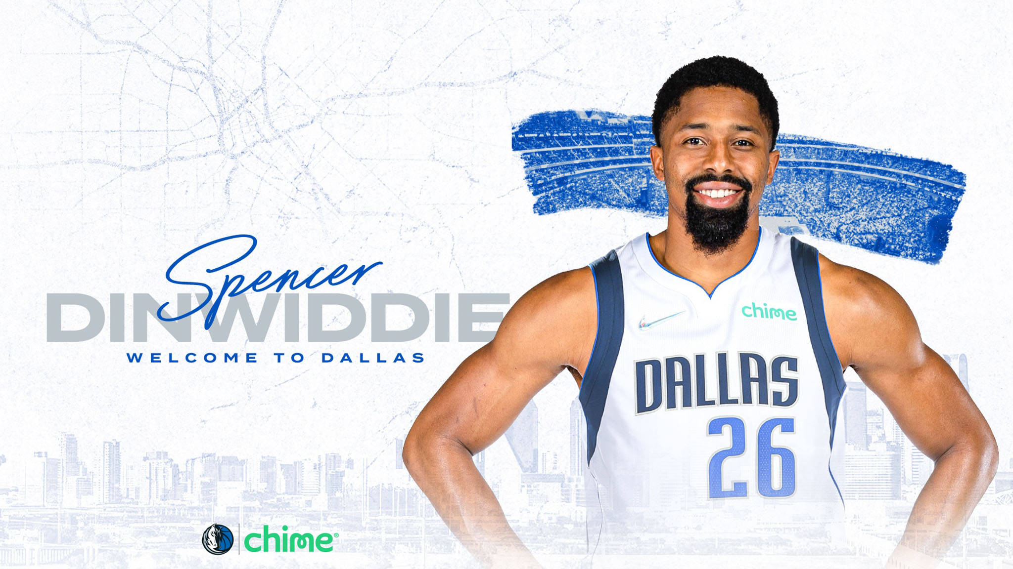 斯賓塞·丁威迪 达拉斯海報 壁紙 — 籃球運動員 Spencer Dinwiddie 身穿達拉斯獨行俠球衣，在風格化的城市景觀背景下自信微笑。
