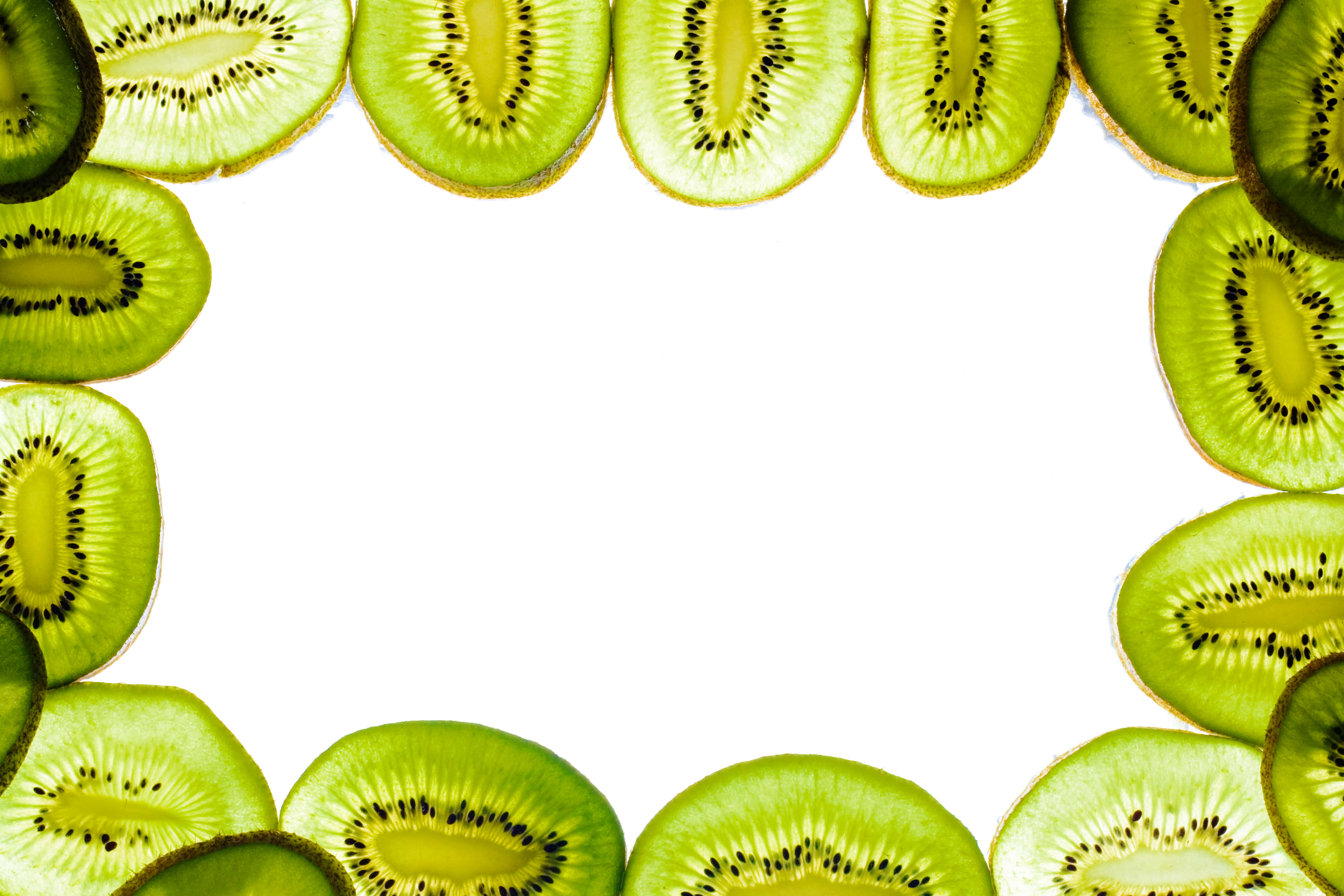 Kiwi 桌布 壁紙 — 新鮮奇異果切片排列成充滿活力的綠色邊框，框住潔白的中心。