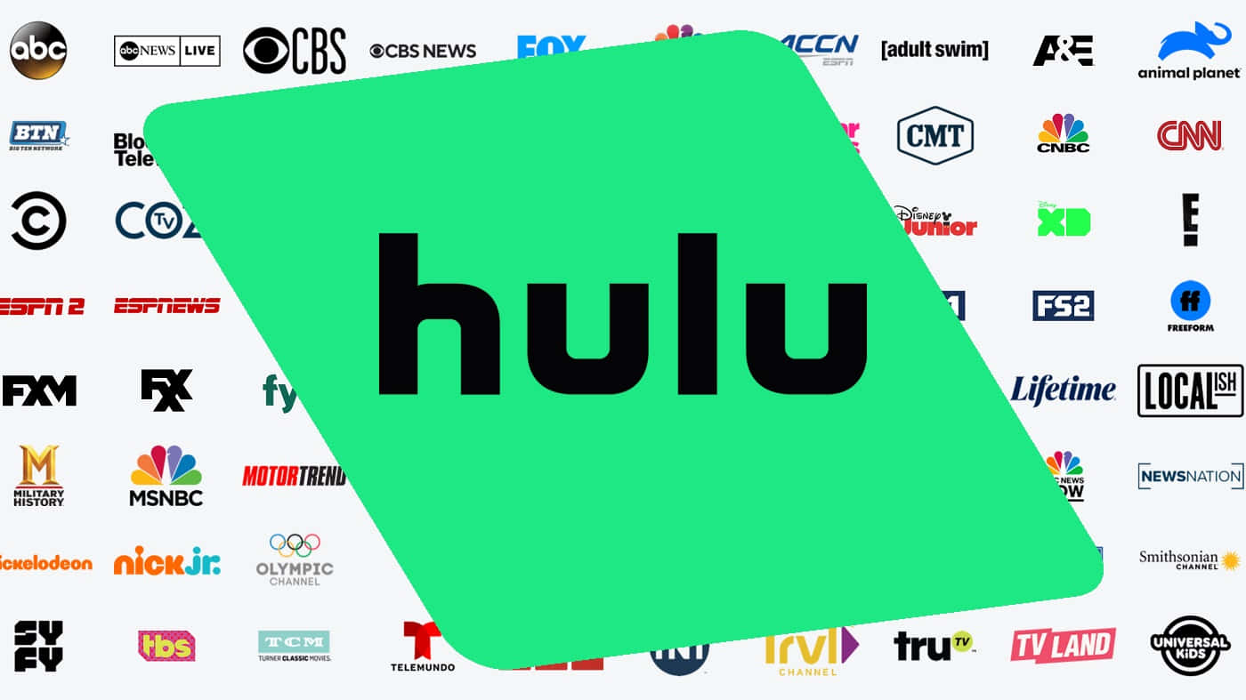 於 Hulu 隨心觀看最愛劇集與電影 壁紙 — 一個亮綠色的Hulu標誌突出顯示在各種電視網絡和串流服務標誌的拼貼畫之上。