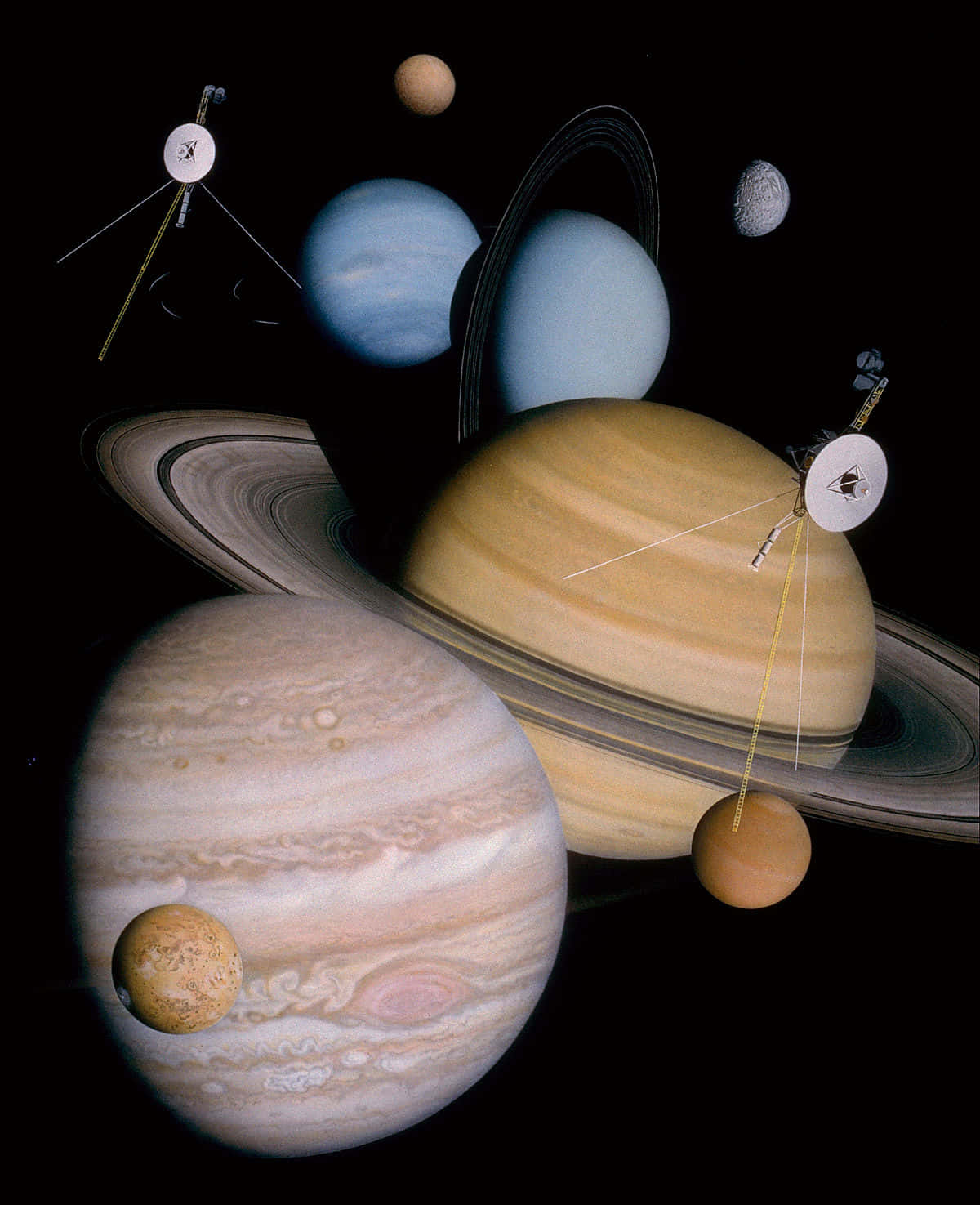旅行者1號與行星的動畫影像 壁紙 — 木星、土星及其衛星，以及太空船在黑色虛空中運行的宇宙拼貼。
