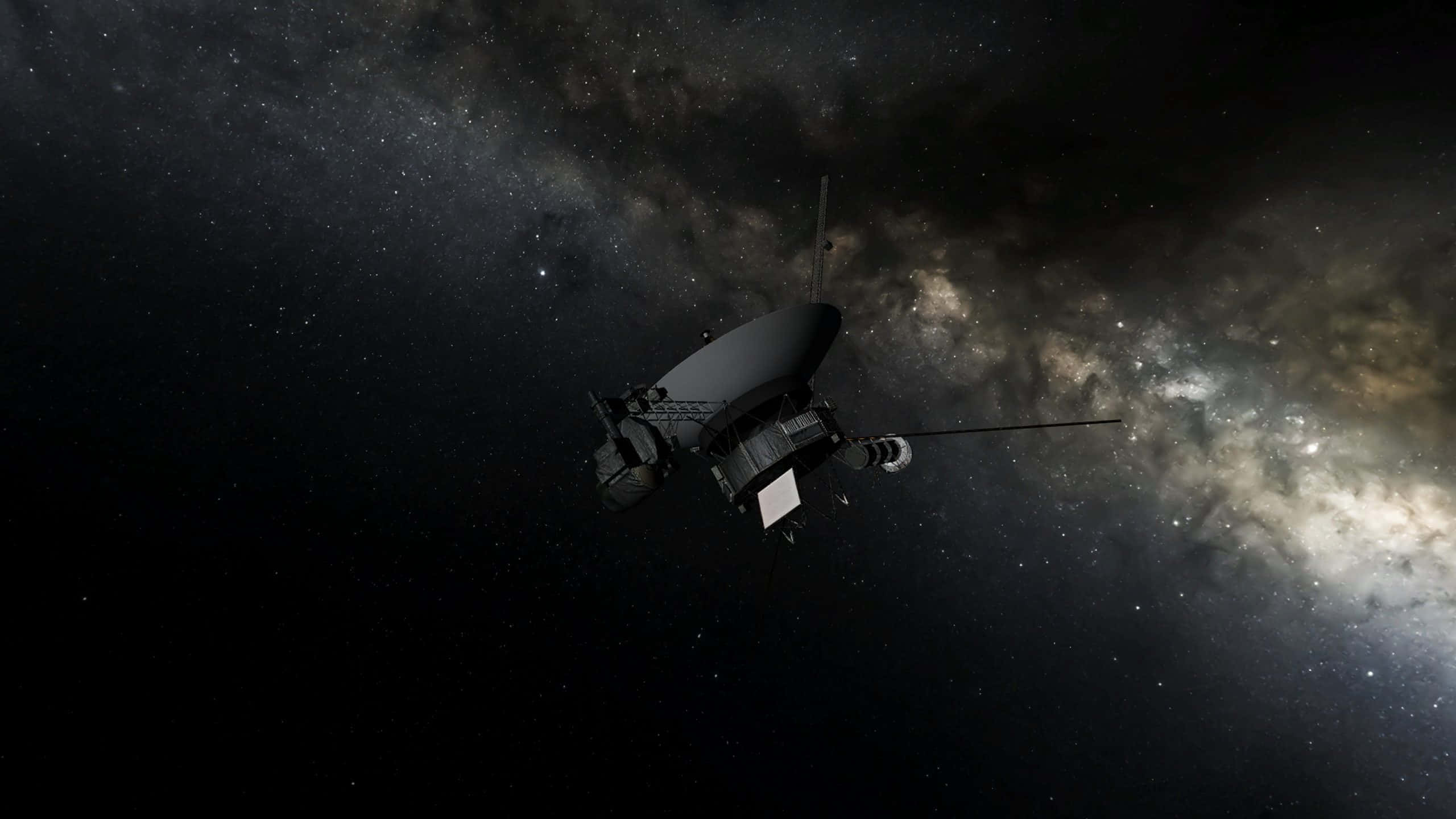 旅行者1號黑暗天空影像 壁紙 — 一個詳細的衛星在繁星點點的宇宙中飄浮，銀河系在它背後發光。