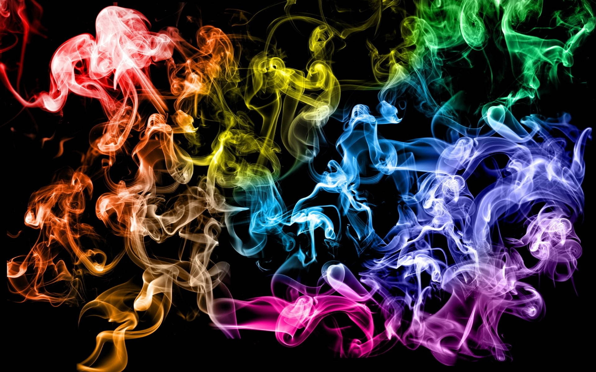 旋轉彩虹煙霧 HD 壁紙 — 鮮豔的彩虹色煙霧在純黑色背景上動態旋轉。