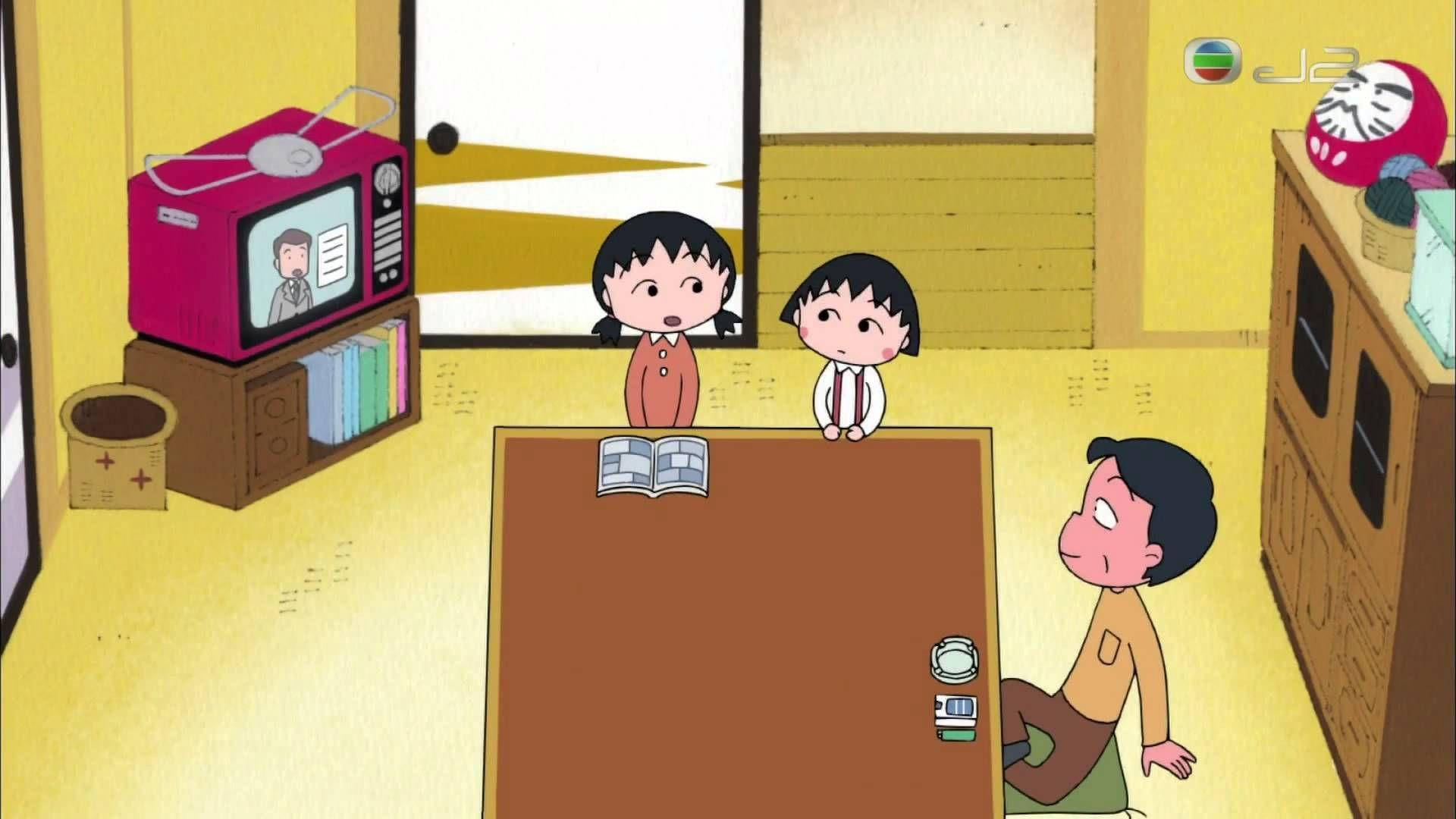 三個動畫小孩聚集在一張矮桌旁，在一個舒適的日式房間裡。