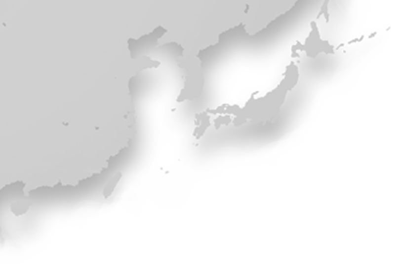 日本地形灰階地圖 壁紙 — 東亞和日本的灰色剪影，帶有柔和陰影，逐漸融入白色背景。