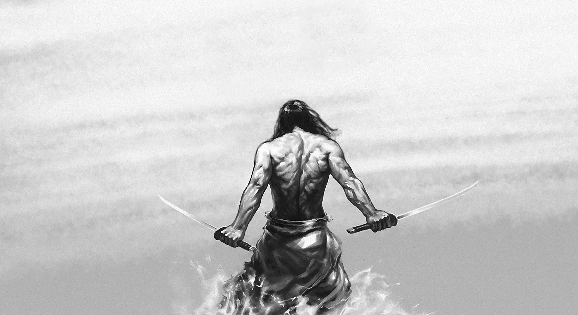 日本武士立於水面 壁紙 — 一位肌肉發達的長髮戰士手持兩把劍涉水而行，凝視著空曠的地平線。