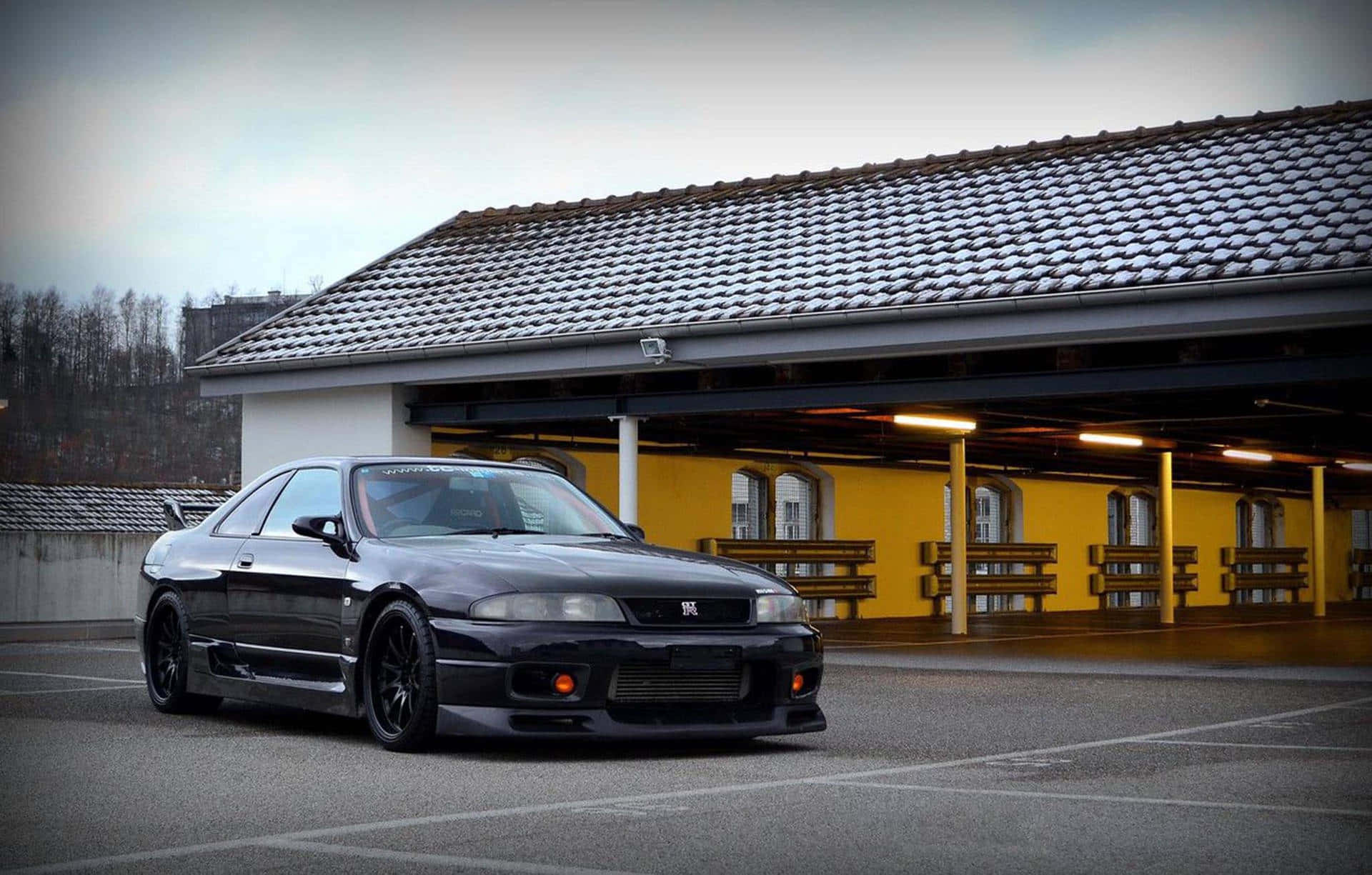 日產R33 GTR與火車站 壁紙