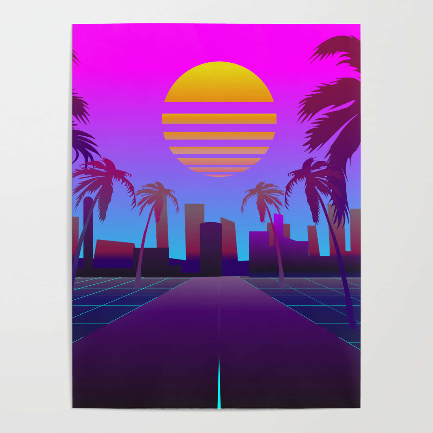 80s Retro 桌布 壁紙 — 日落時分，霓虹燈閃爍的復古未來主義城市景觀，棕櫚樹和發光的條紋太陽。