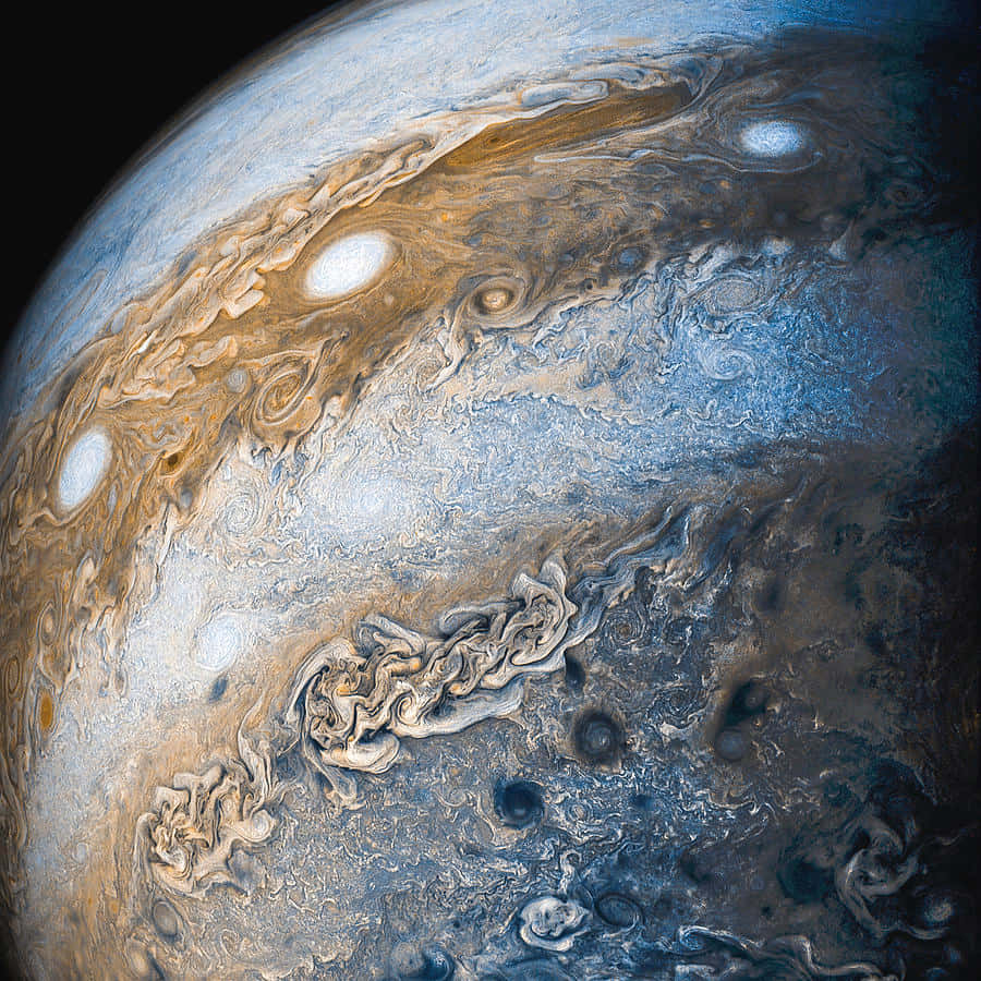 木星旋轉的風暴雲，藍色、棕色和白色襯托著太空的黑暗。 — 木星 GIF 壁紙