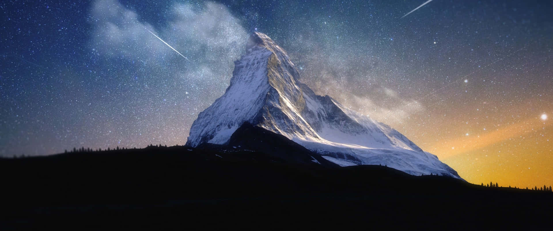 星空下帶有極光和流星的雪山