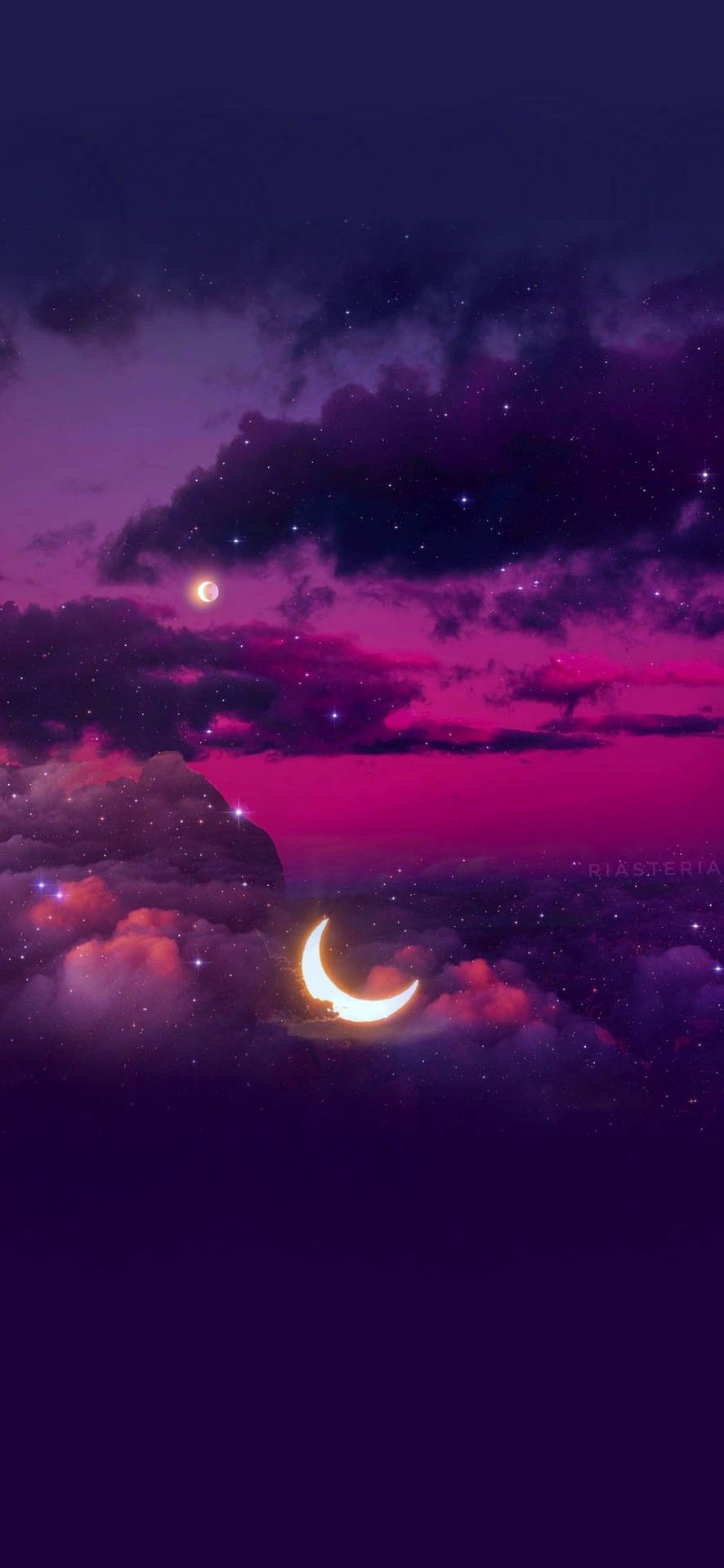 在星光燦爛的天空下，發光的弦月映襯在鮮豔的粉紅和紫色雲層中。