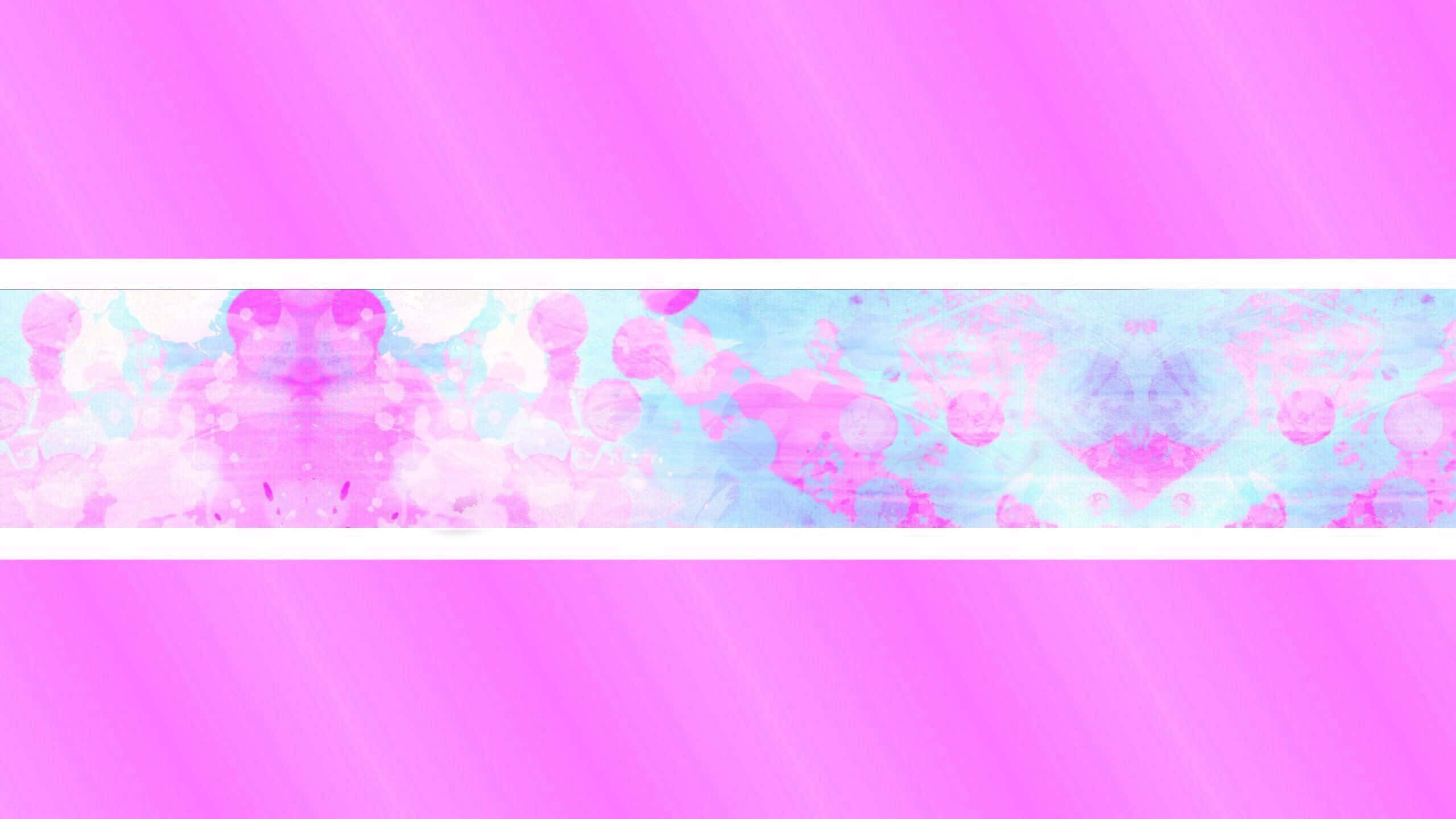 明亮多彩的美學 YouTube 頭版 壁紙 — 充滿活力的粉紅色漸變壁紙，中央有一條抽象水彩帶，帶有柔和的藍色和粉紅色飛濺以及氣泡狀形狀。