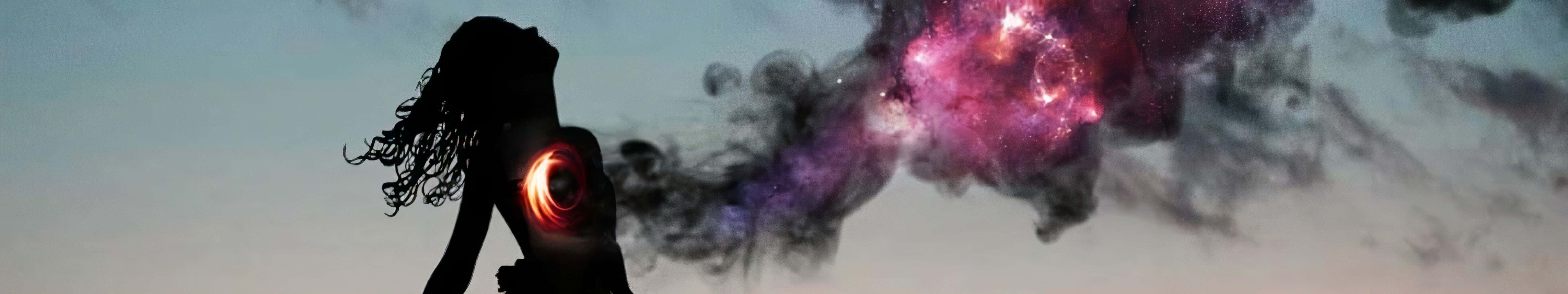 女性剪影在黃昏時呼出彩色宇宙雲。