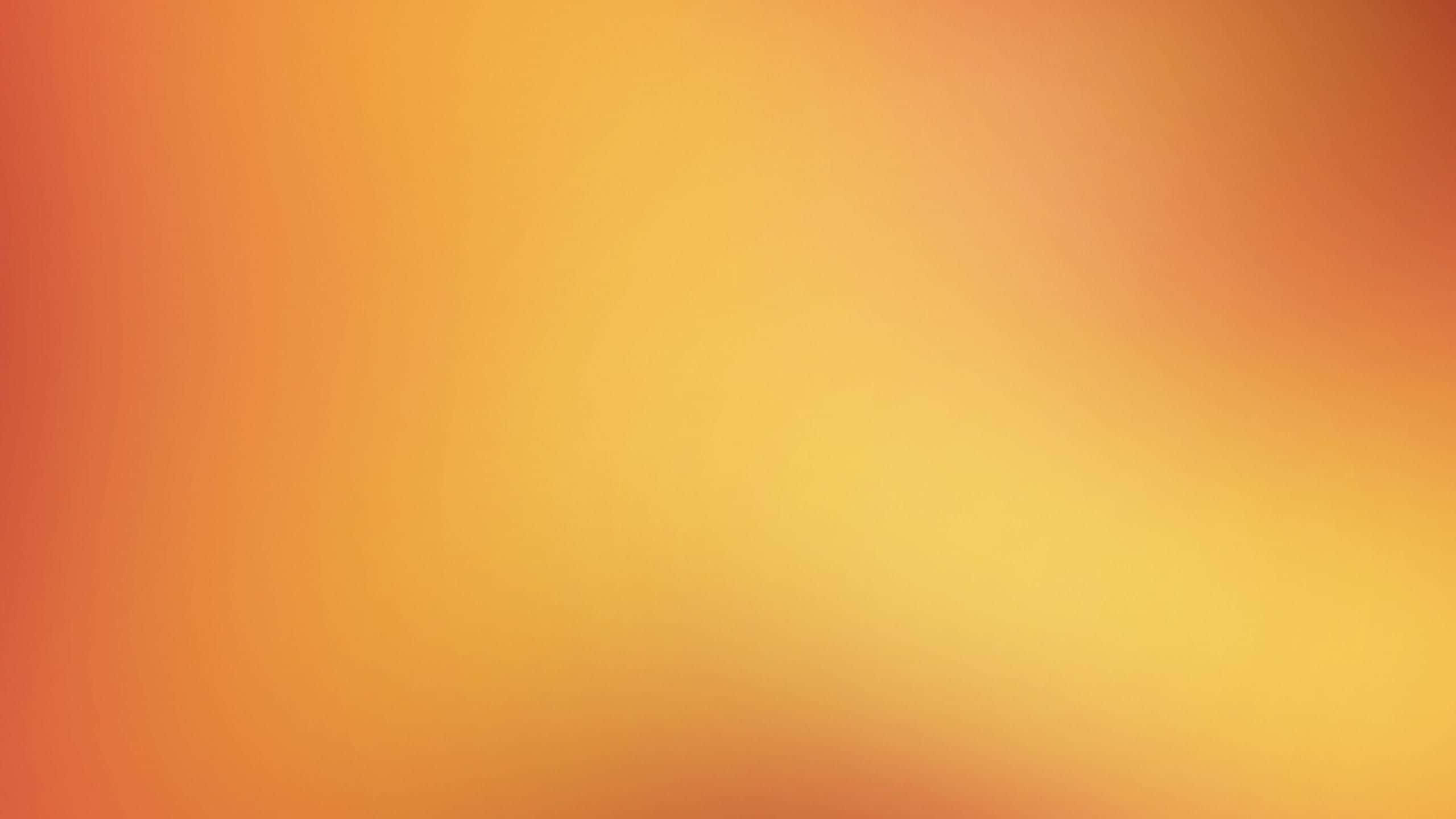 明亮歡快的淺橙色背景 壁紙 — 溫暖橙色和黃色色調的平滑漸變，柔和地融合在整個畫面中。