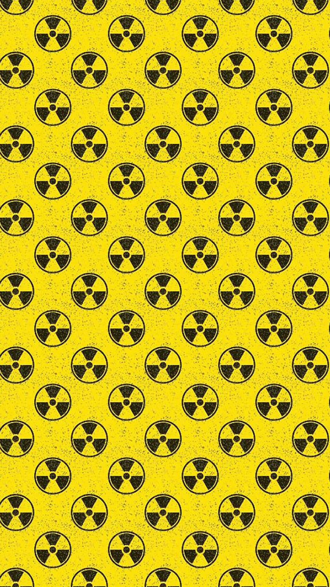 黃色牆紙上帶有重複的黑色輻射標誌圖案。