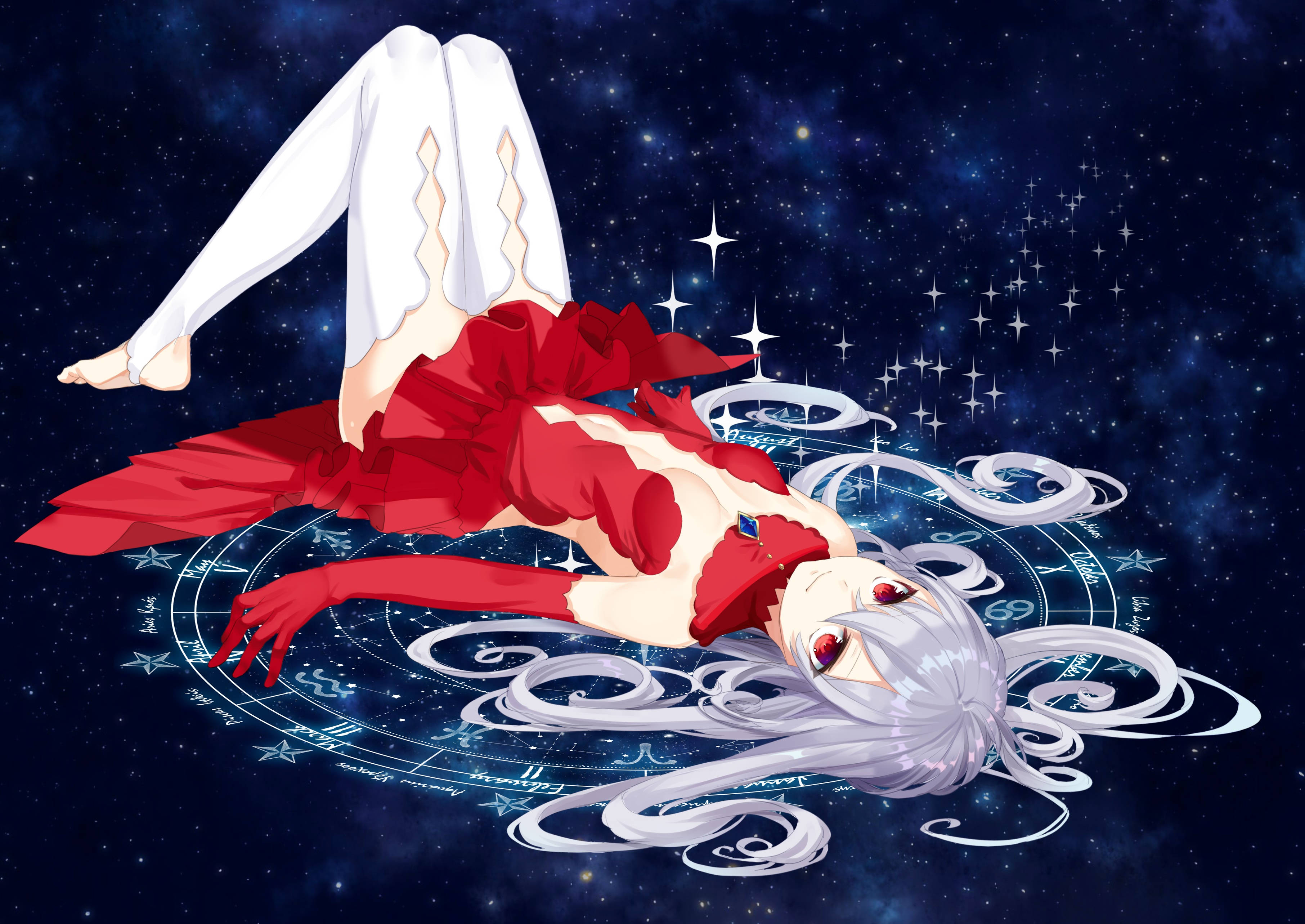 星座占卜師動漫 壁紙 — 一位銀髮動漫女孩身穿紅白服飾，躺在一個發光的占星圓環上，背景是繁星點點的宇宙。