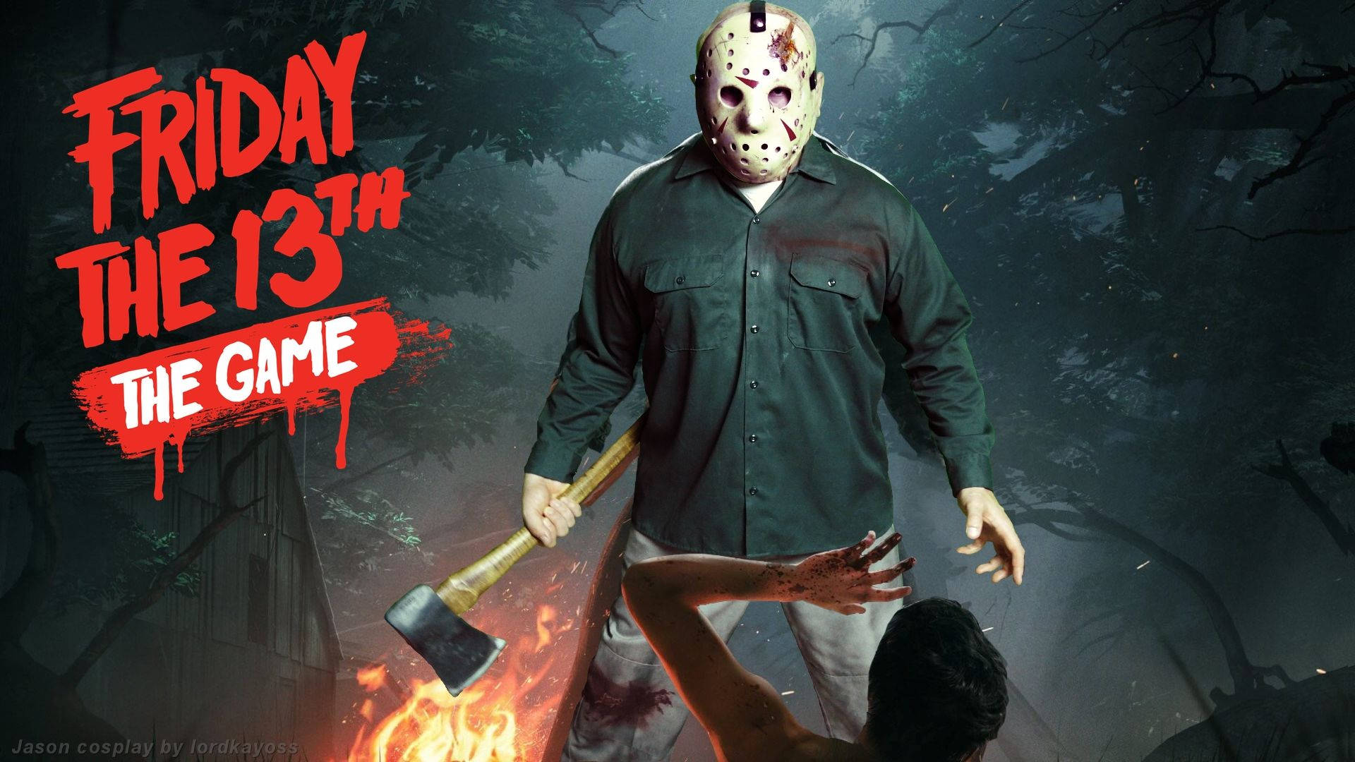 Jason Voorhees 在黑暗森林中將斧頭高舉在受害者上方，伴有火焰。