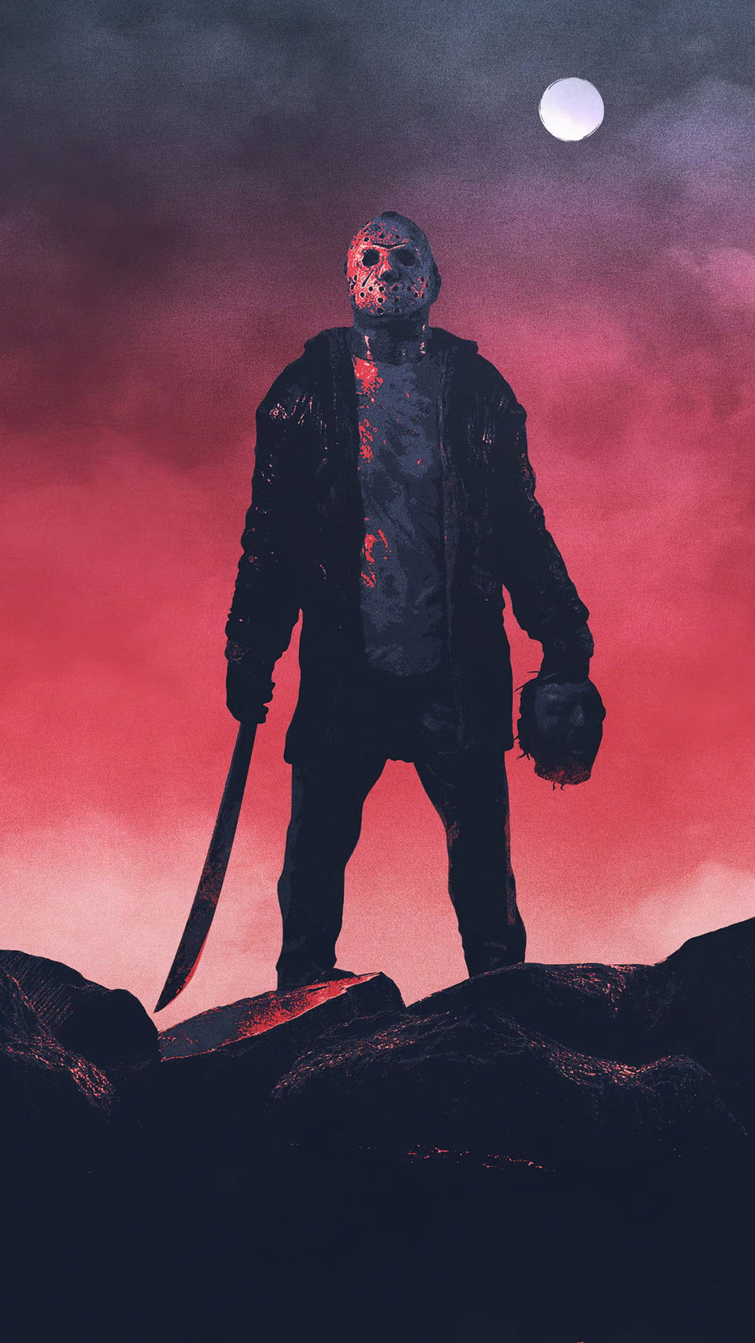恐怖角色 Jason Voorhees 在夜晚的岩石懸崖上拿著砍刀，天空是紅色的。